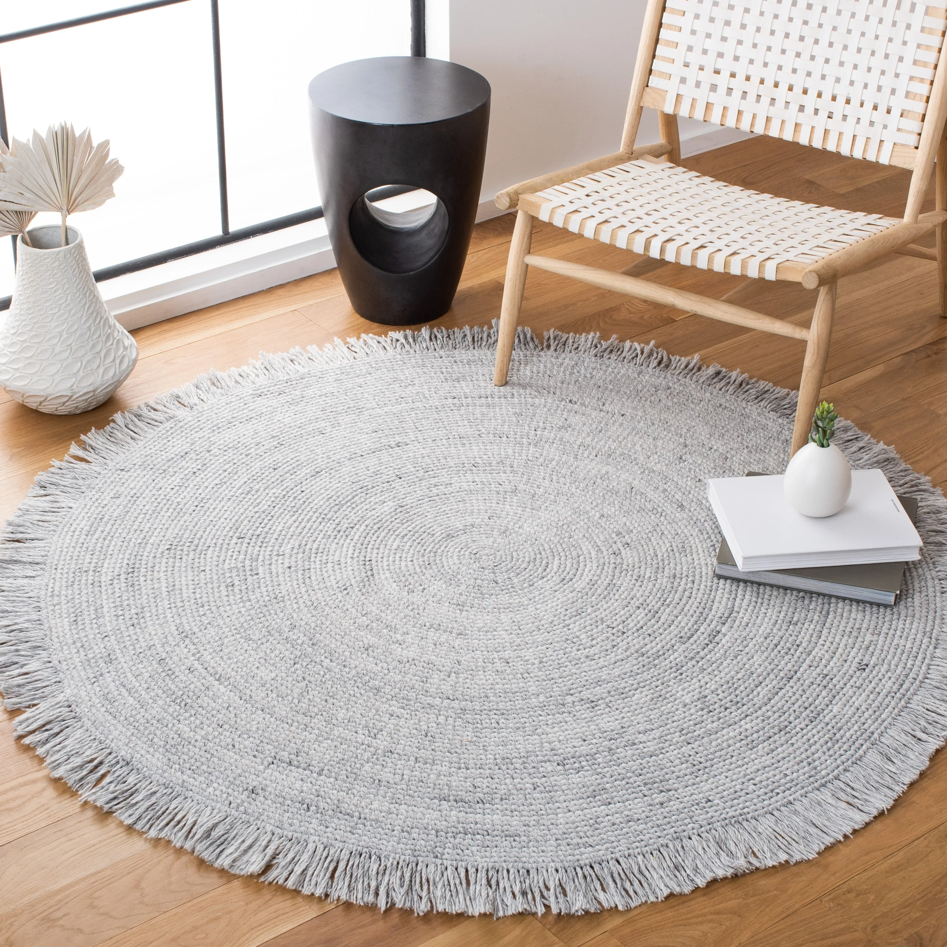 SAFAVIEH Handmade Braided Pelagia Fringe Round Rug