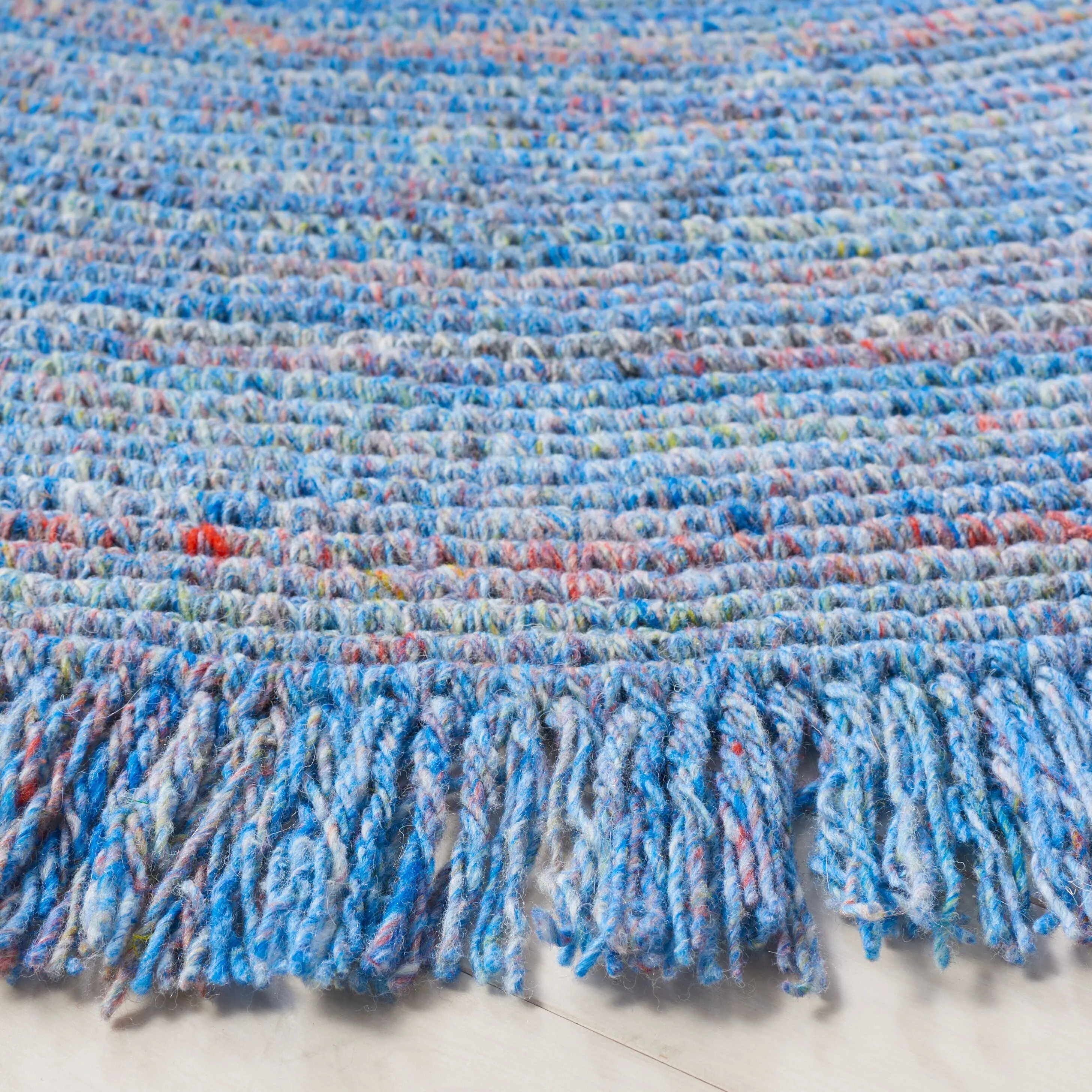 SAFAVIEH Handmade Braided Pelagia Fringe Round Rug