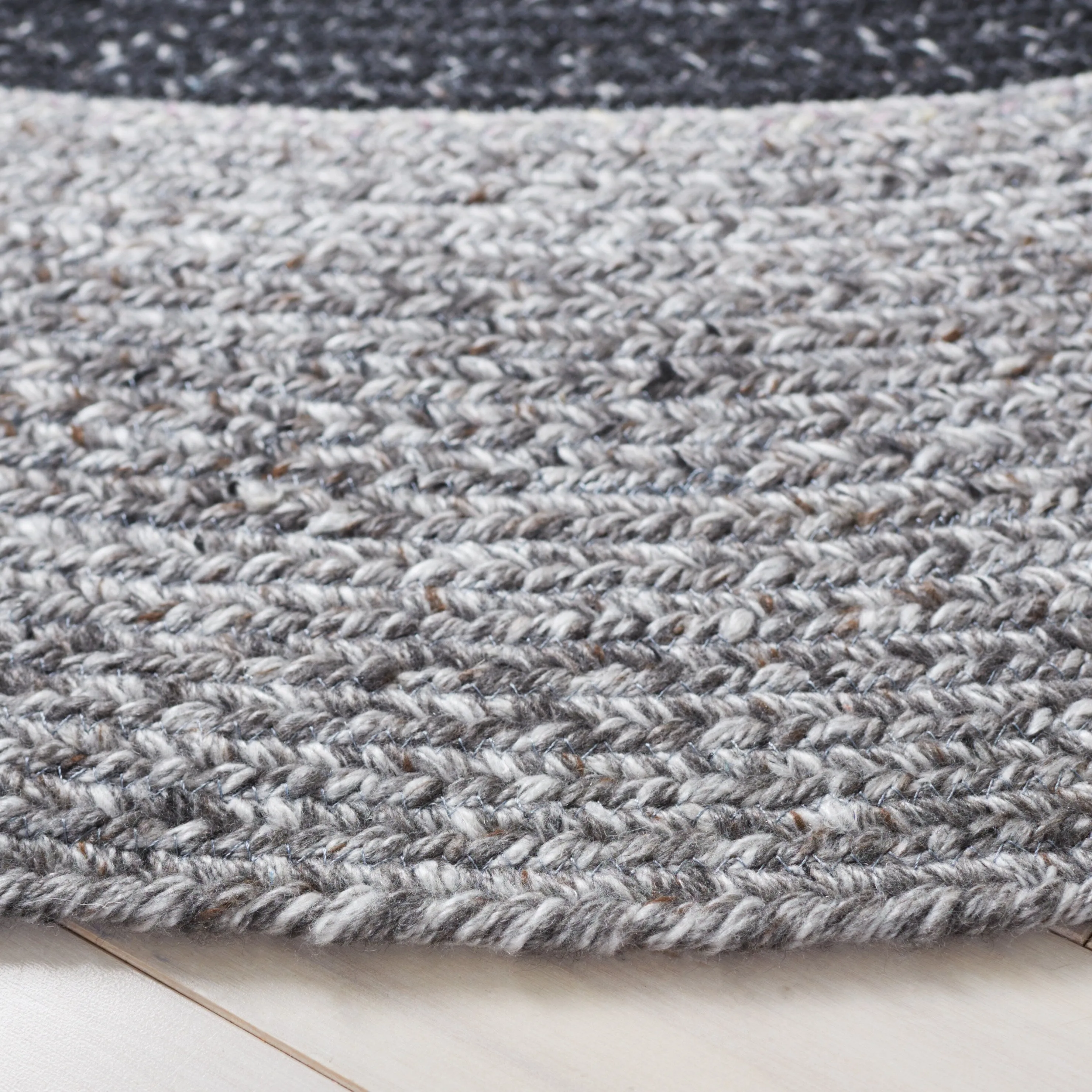 SAFAVIEH Handmade Braided Zelie Round Rug