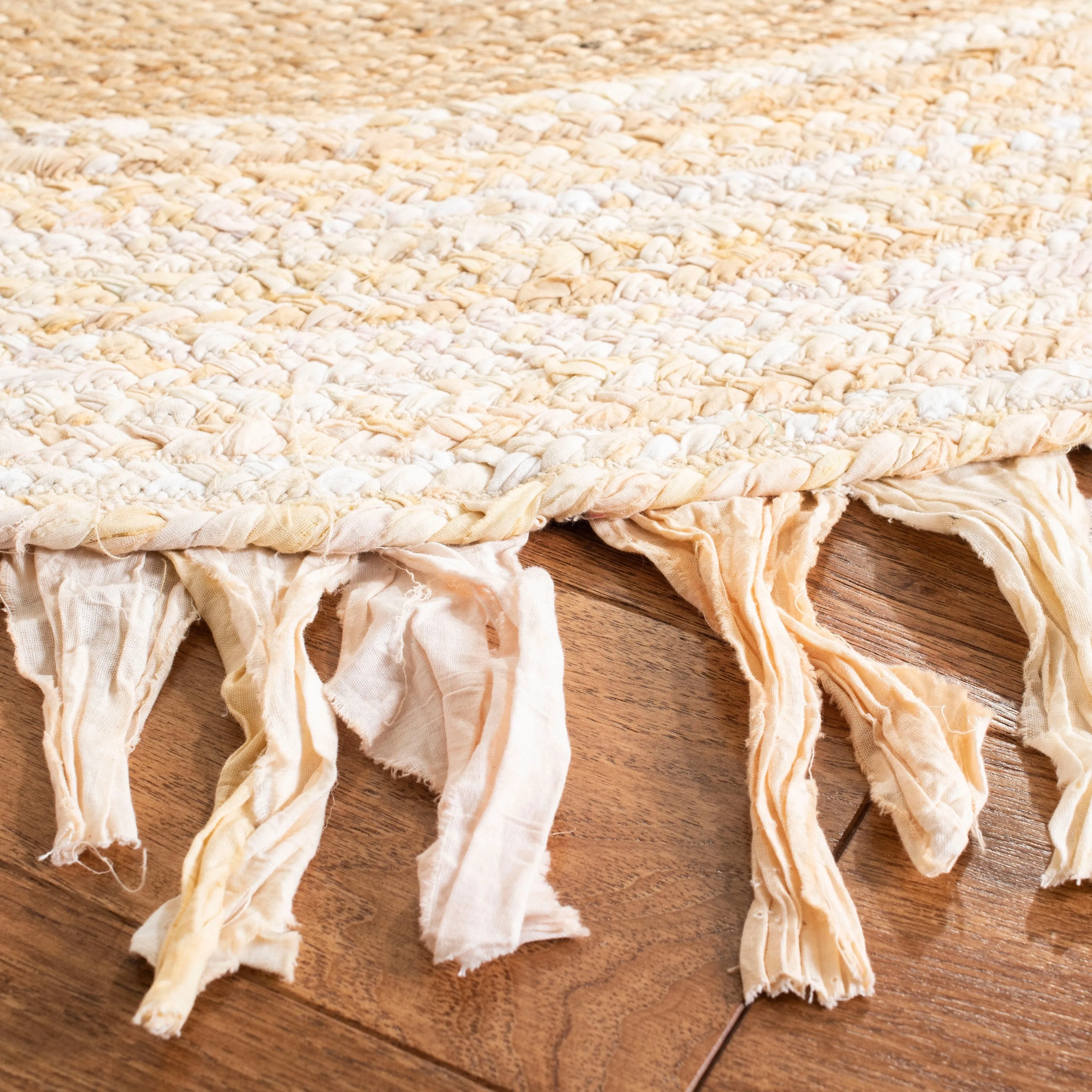 SAFAVIEH Handmade Cape Cod Wobke Jute Rug with Fringe