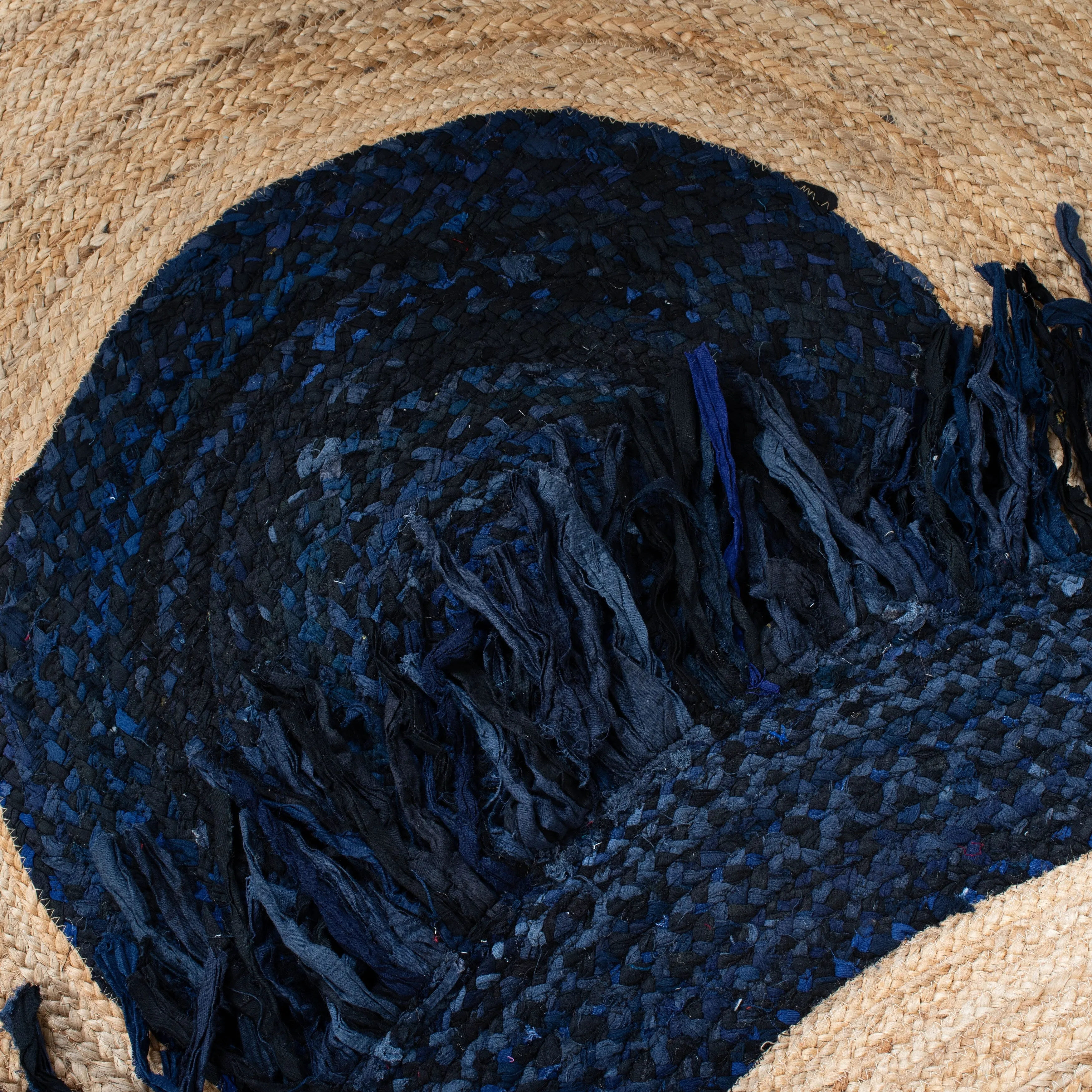 SAFAVIEH Handmade Cape Cod Wobke Jute Rug with Fringe