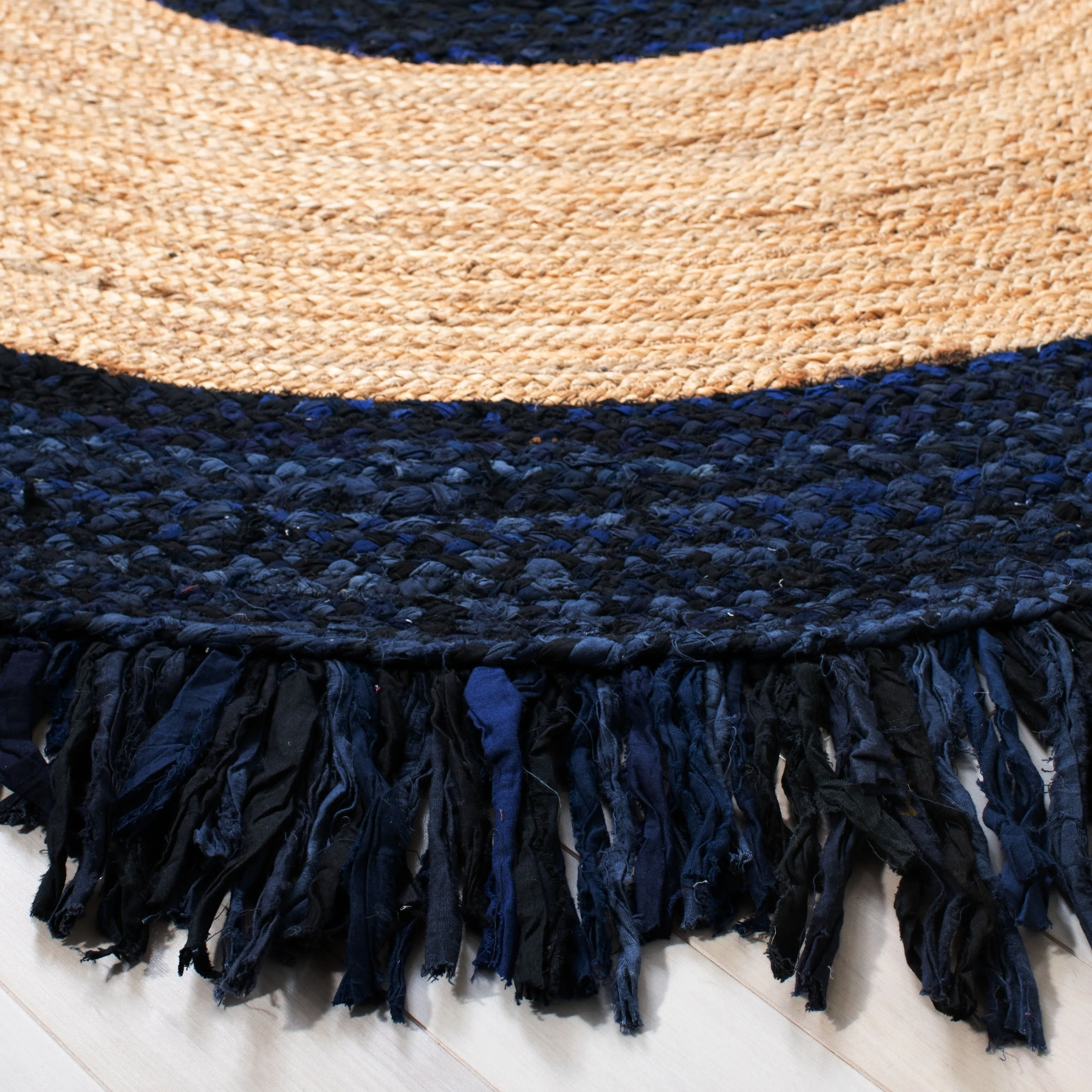 SAFAVIEH Handmade Cape Cod Wobke Jute Rug with Fringe