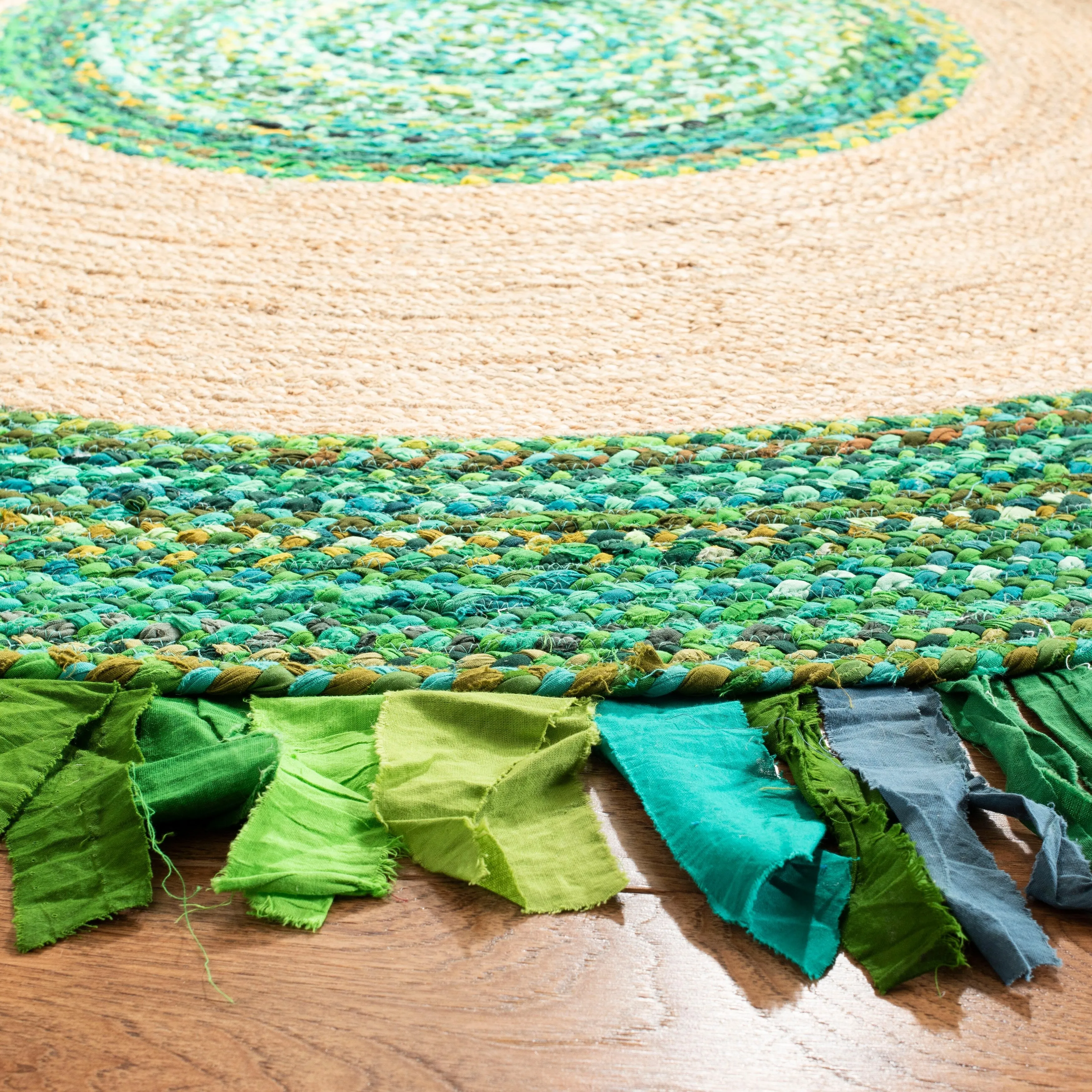 SAFAVIEH Handmade Cape Cod Wobke Jute Rug with Fringe