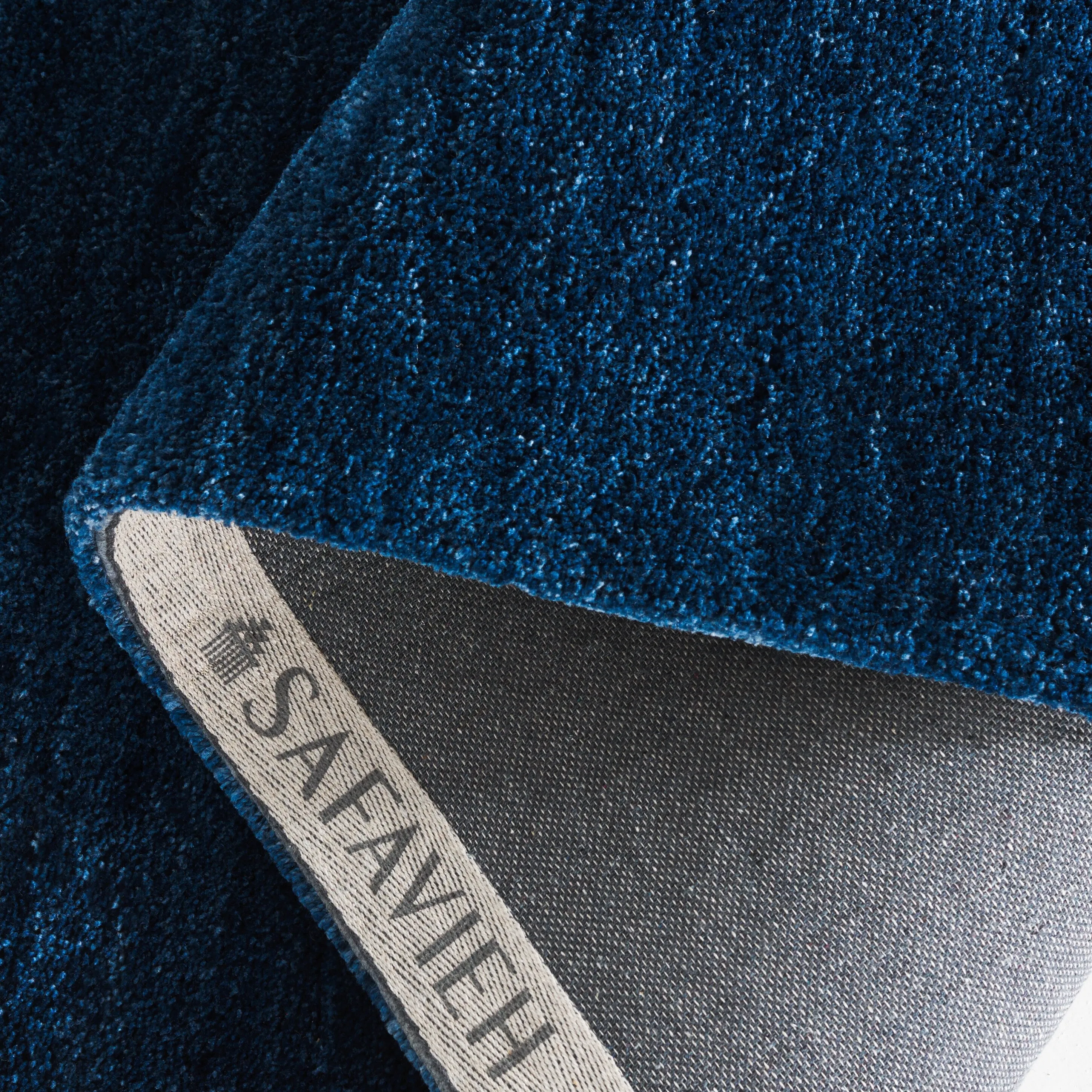 SAFAVIEH Handmade Carmine Virginica Modern & Contemporary Rug
