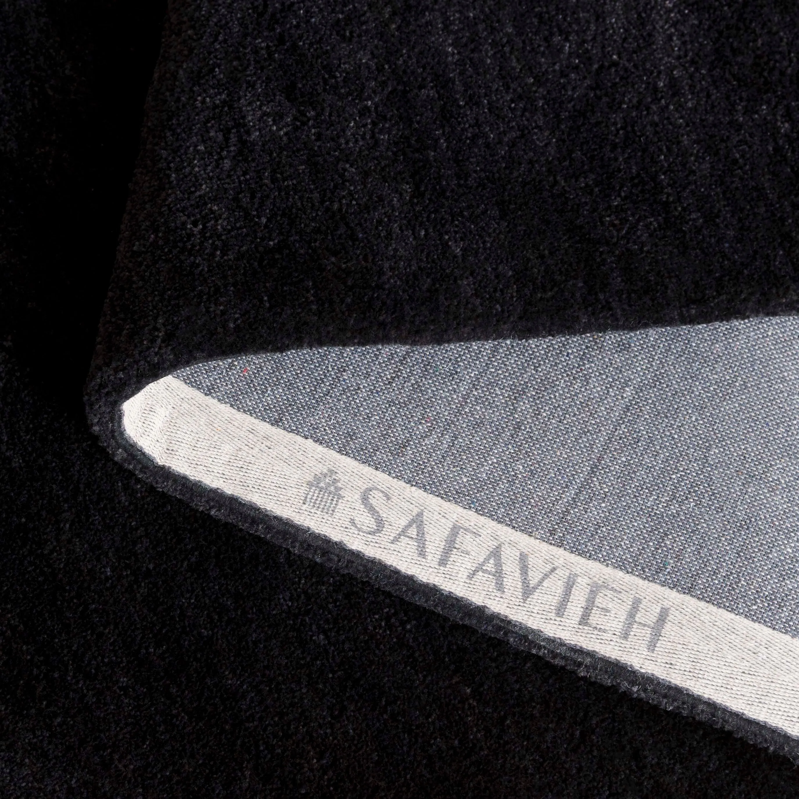 SAFAVIEH Handmade Carmine Virginica Modern & Contemporary Rug
