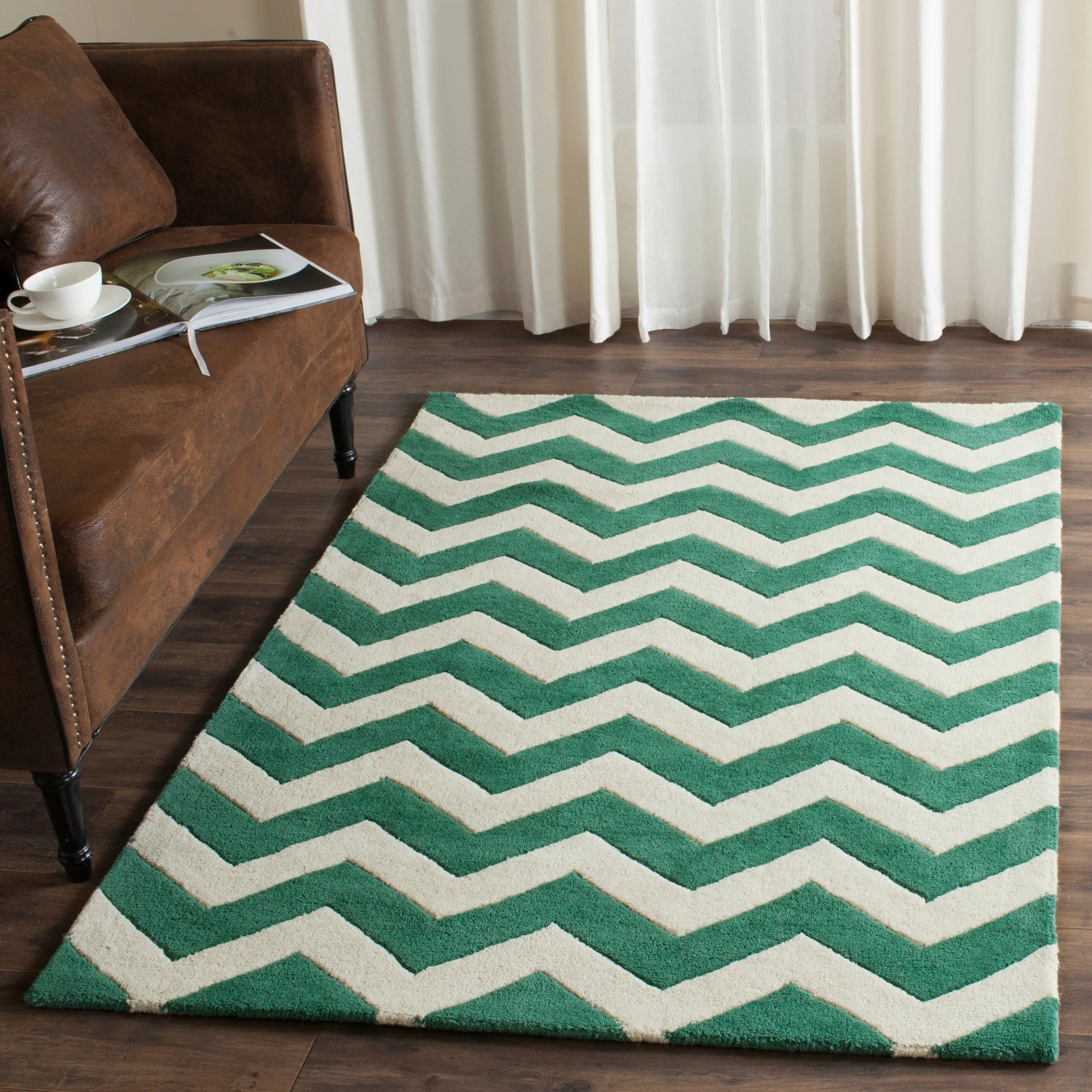 SAFAVIEH Handmade Chatham Traudel Modern Moroccan Wool Rug