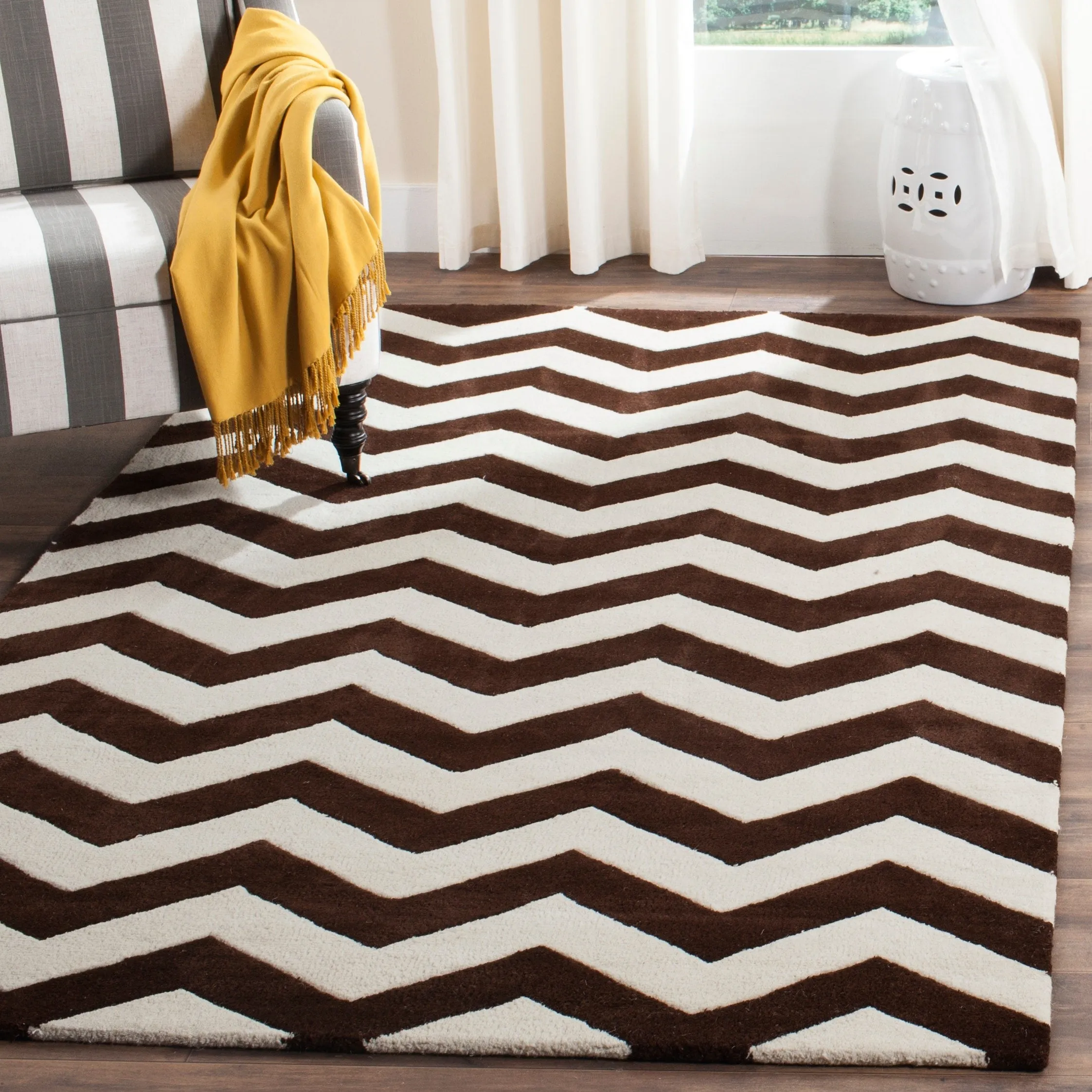 SAFAVIEH Handmade Chatham Traudel Modern Moroccan Wool Rug
