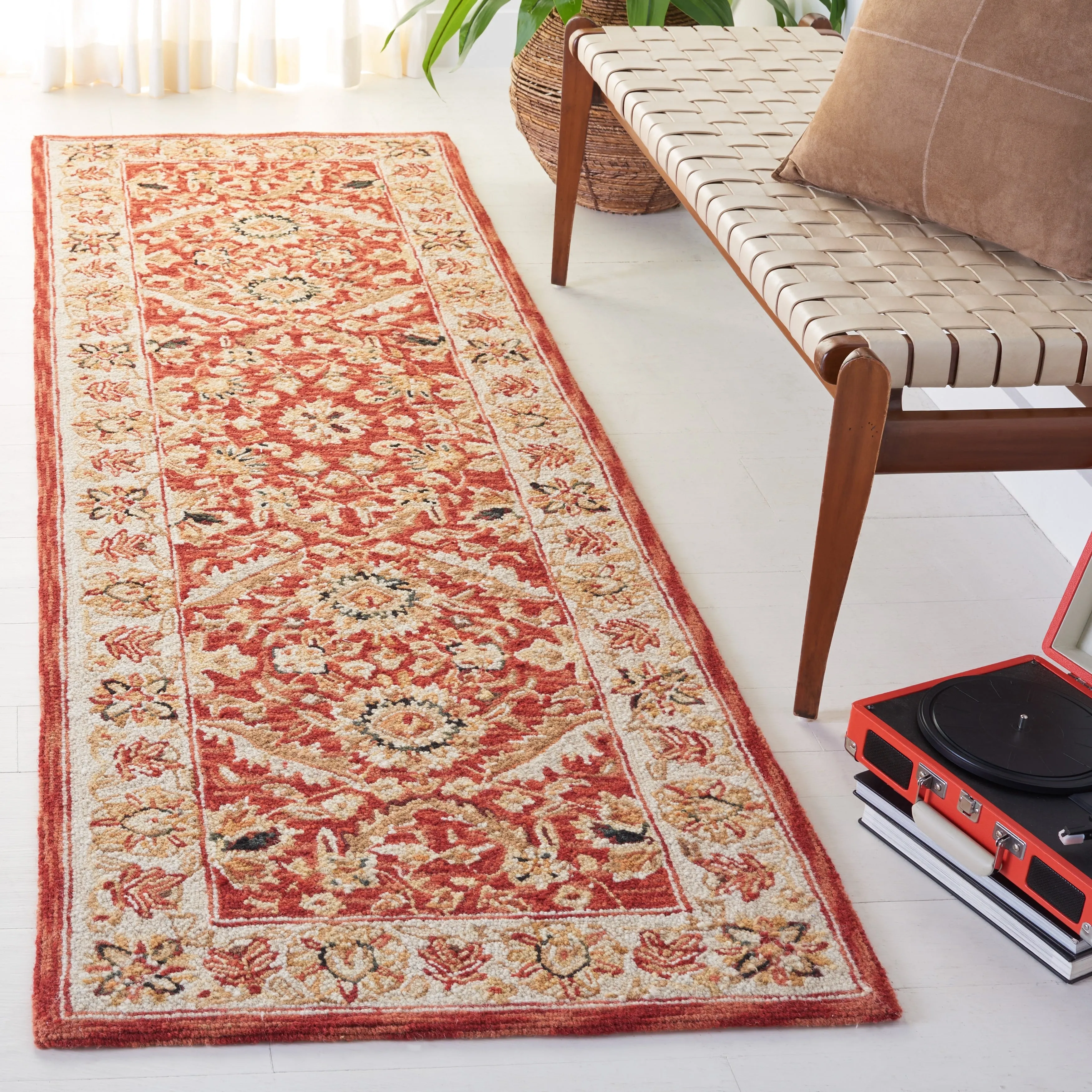 SAFAVIEH Handmade Chelsea Vermont French Country Wool Rug