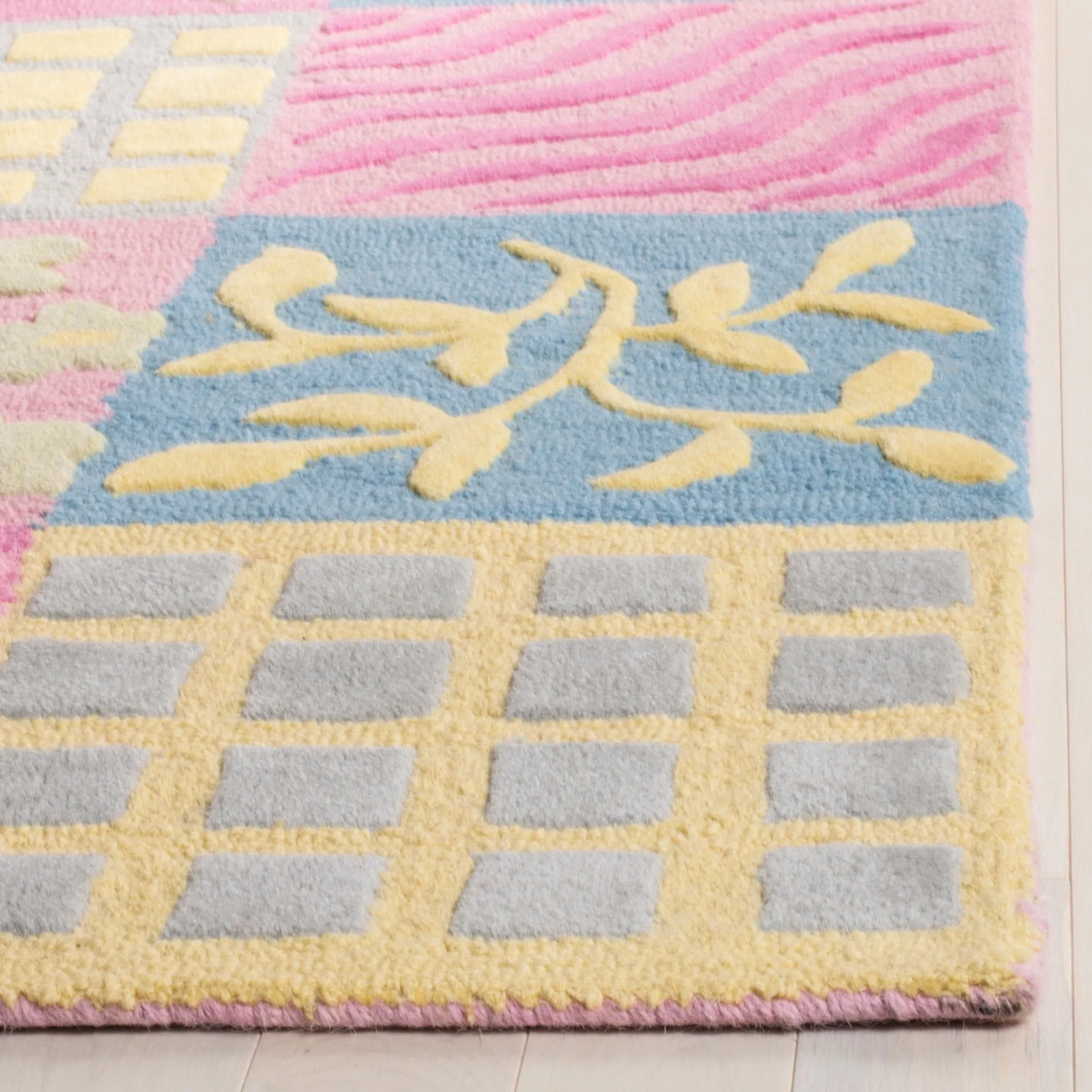 SAFAVIEH Handmade Children's Patchworks Bailee Pink New Zealand Wool Rug