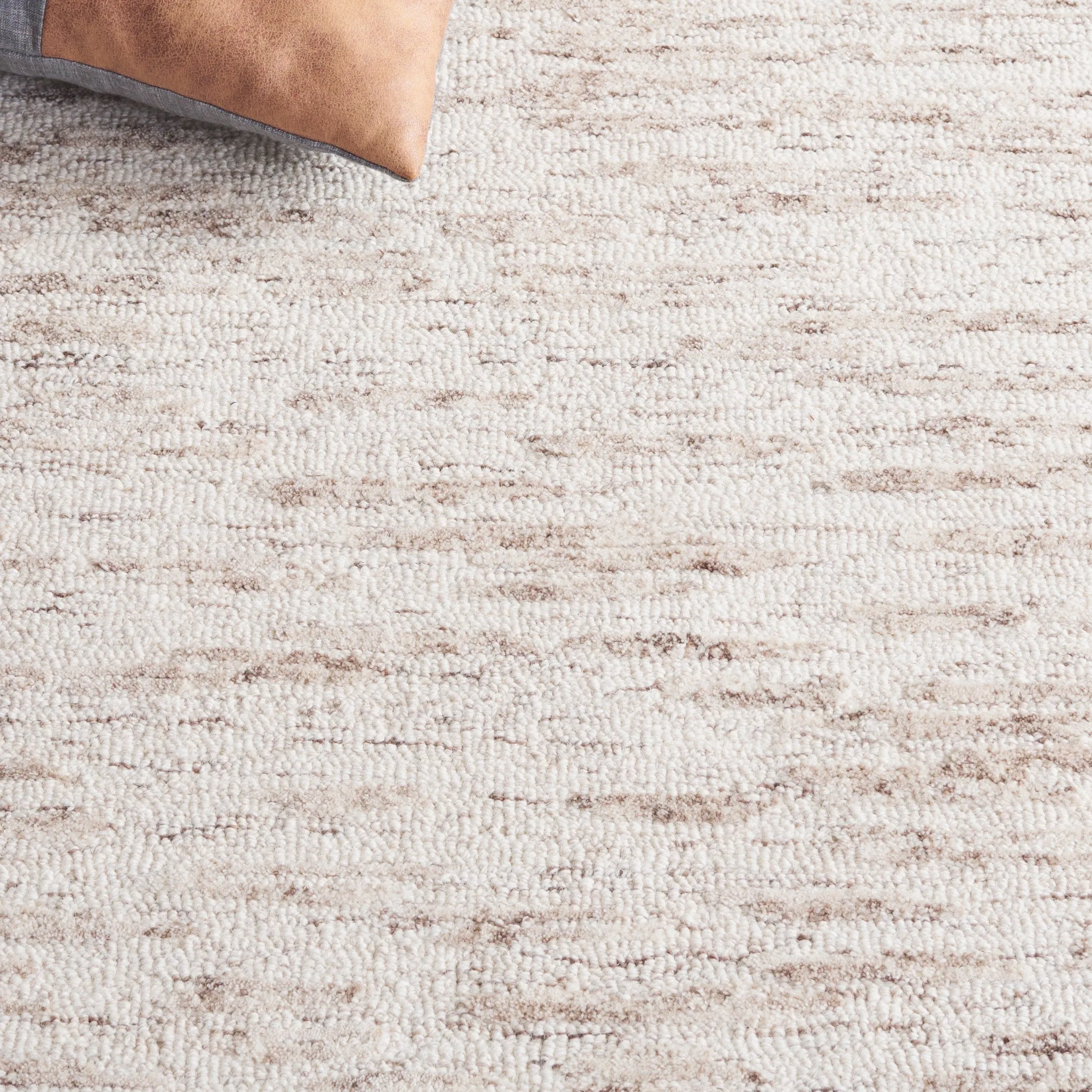 SAFAVIEH Handmade Ebony Garoufalia Modern & Contemporary Wool Rug