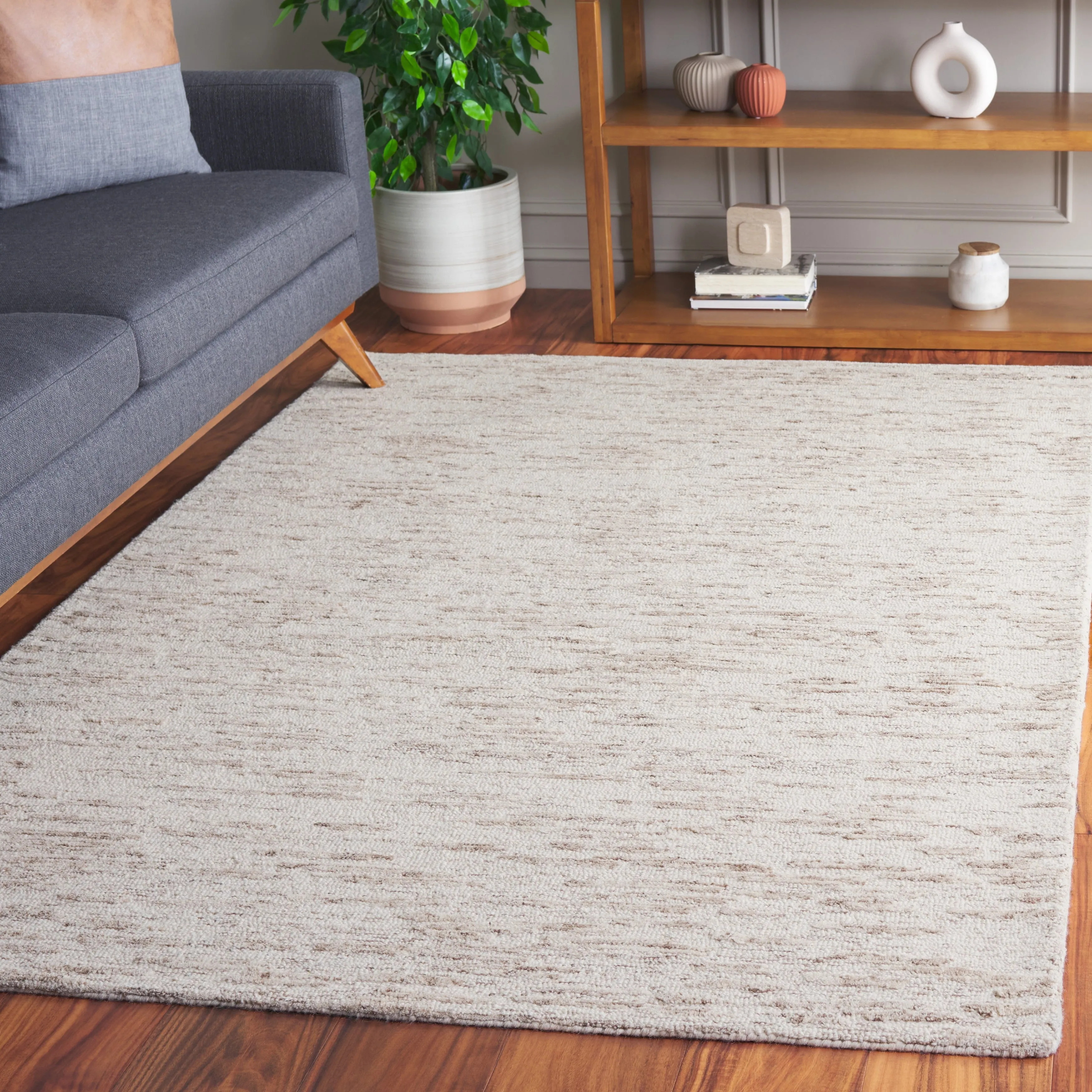 SAFAVIEH Handmade Ebony Garoufalia Modern & Contemporary Wool Rug