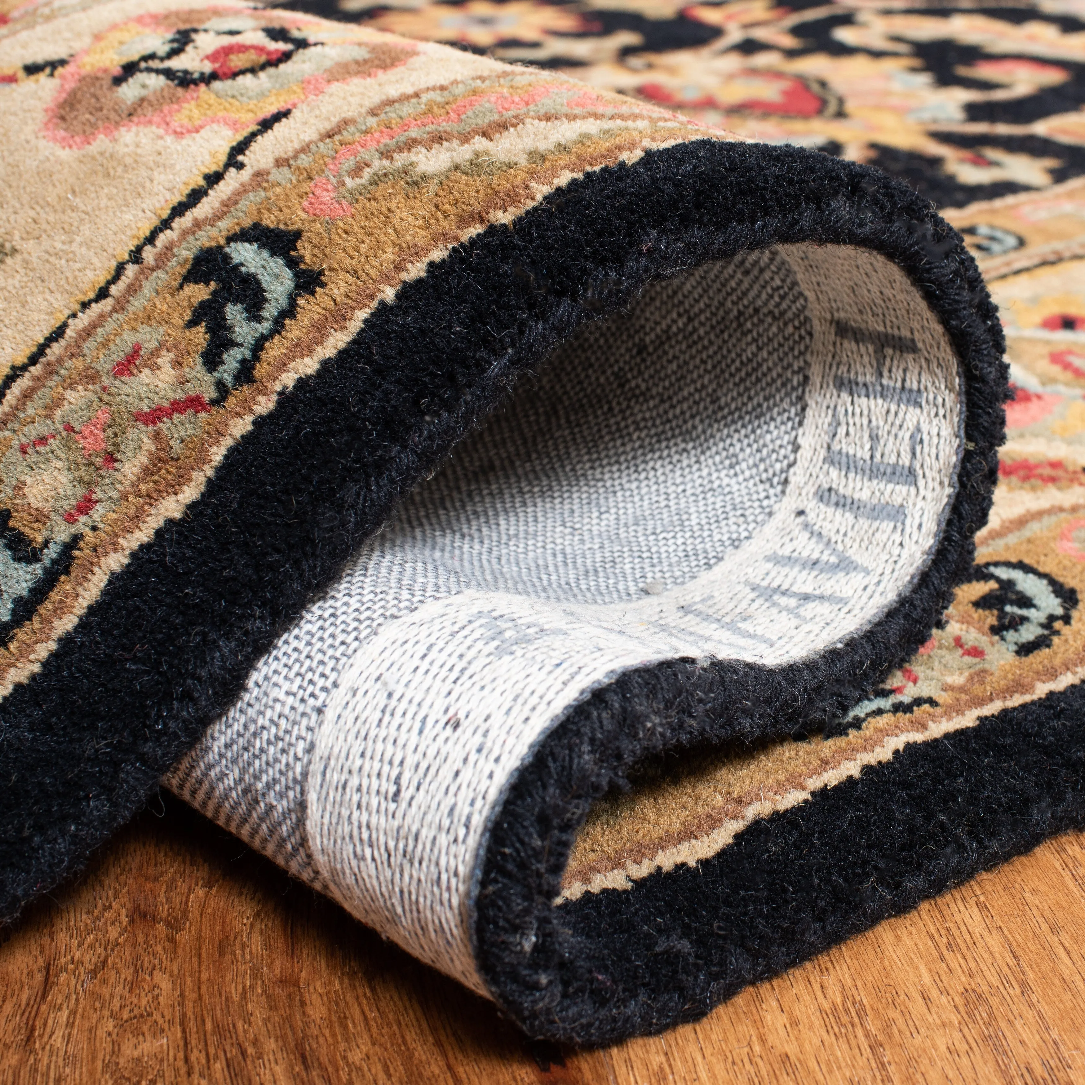 SAFAVIEH Handmade Heritage Ceca Traditional Oriental Wool Rug