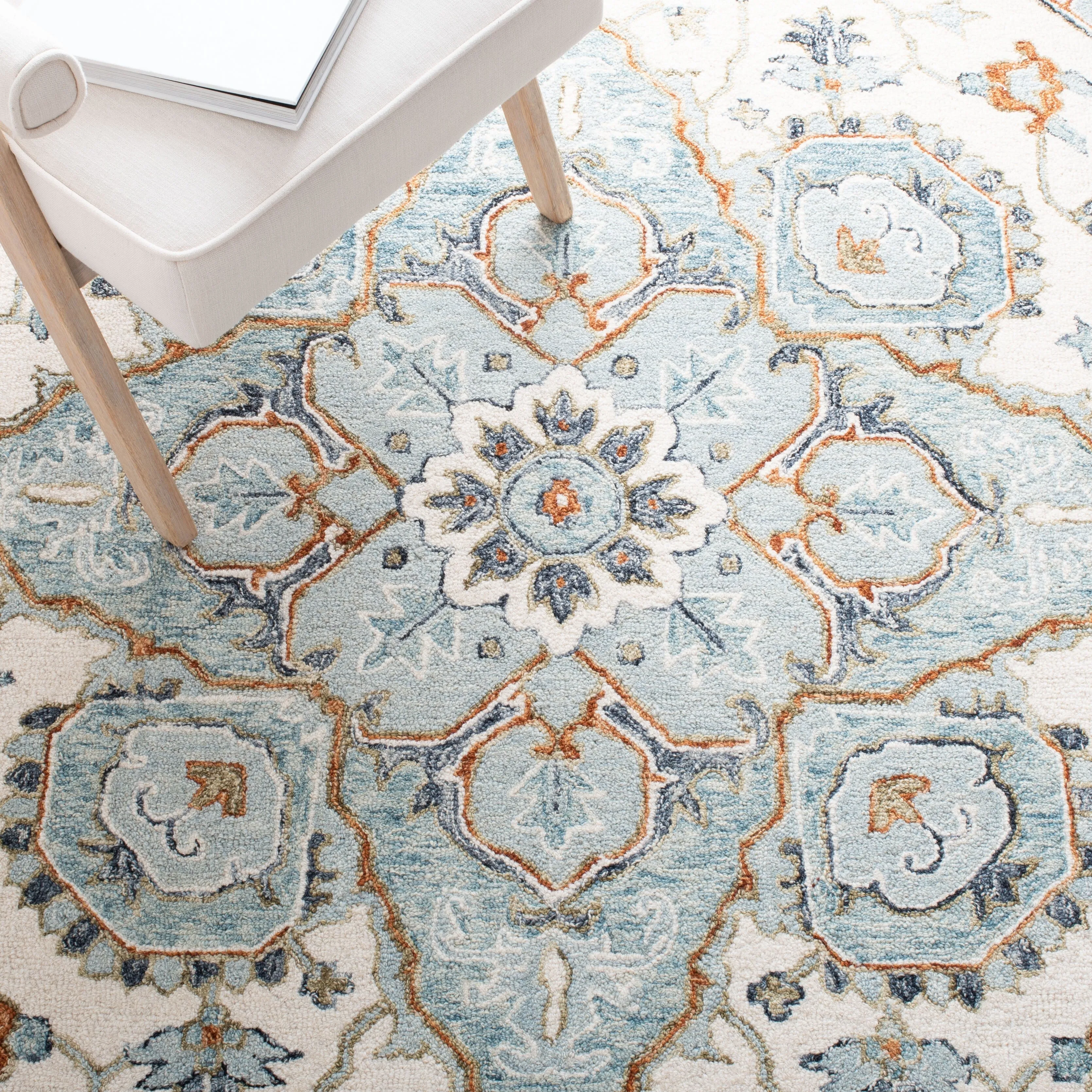 SAFAVIEH Handmade Heritage Marjanca Traditional Wool Rug