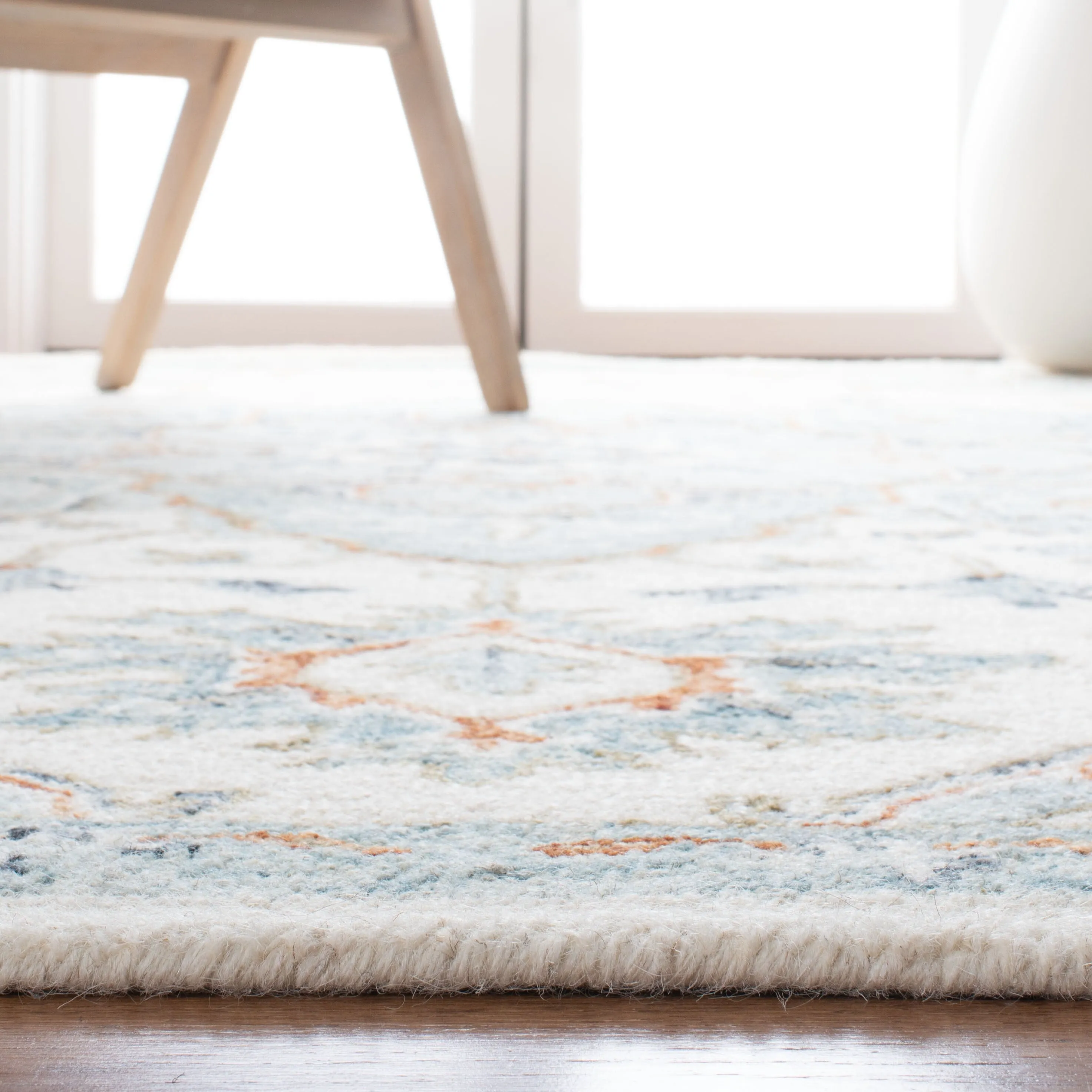 SAFAVIEH Handmade Heritage Marjanca Traditional Wool Rug