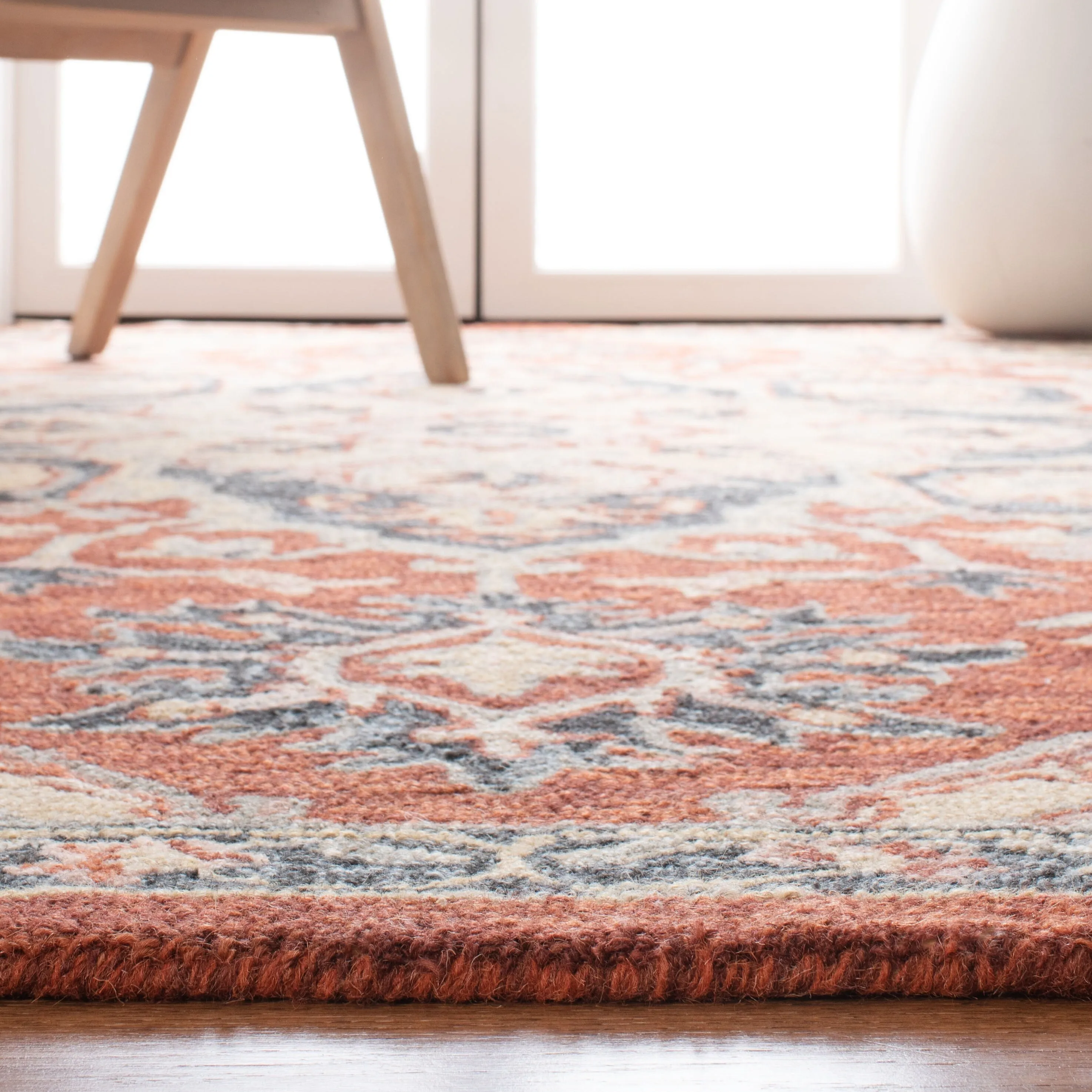 SAFAVIEH Handmade Heritage Marjanca Traditional Wool Rug