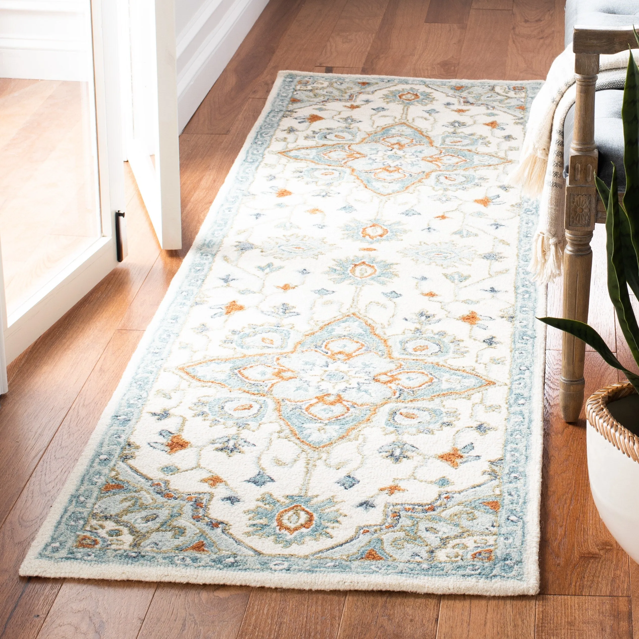 SAFAVIEH Handmade Heritage Marjanca Traditional Wool Rug