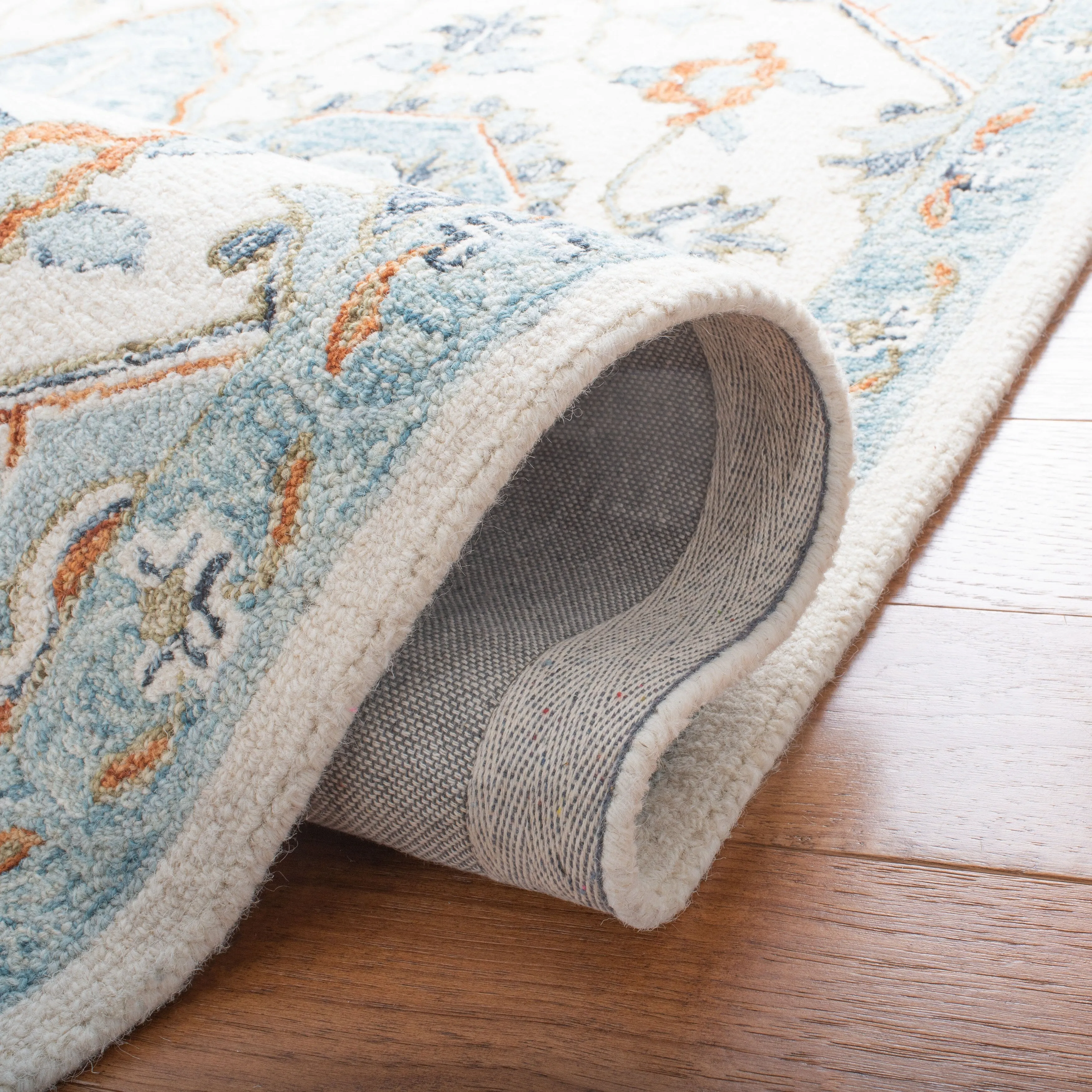 SAFAVIEH Handmade Heritage Marjanca Traditional Wool Rug