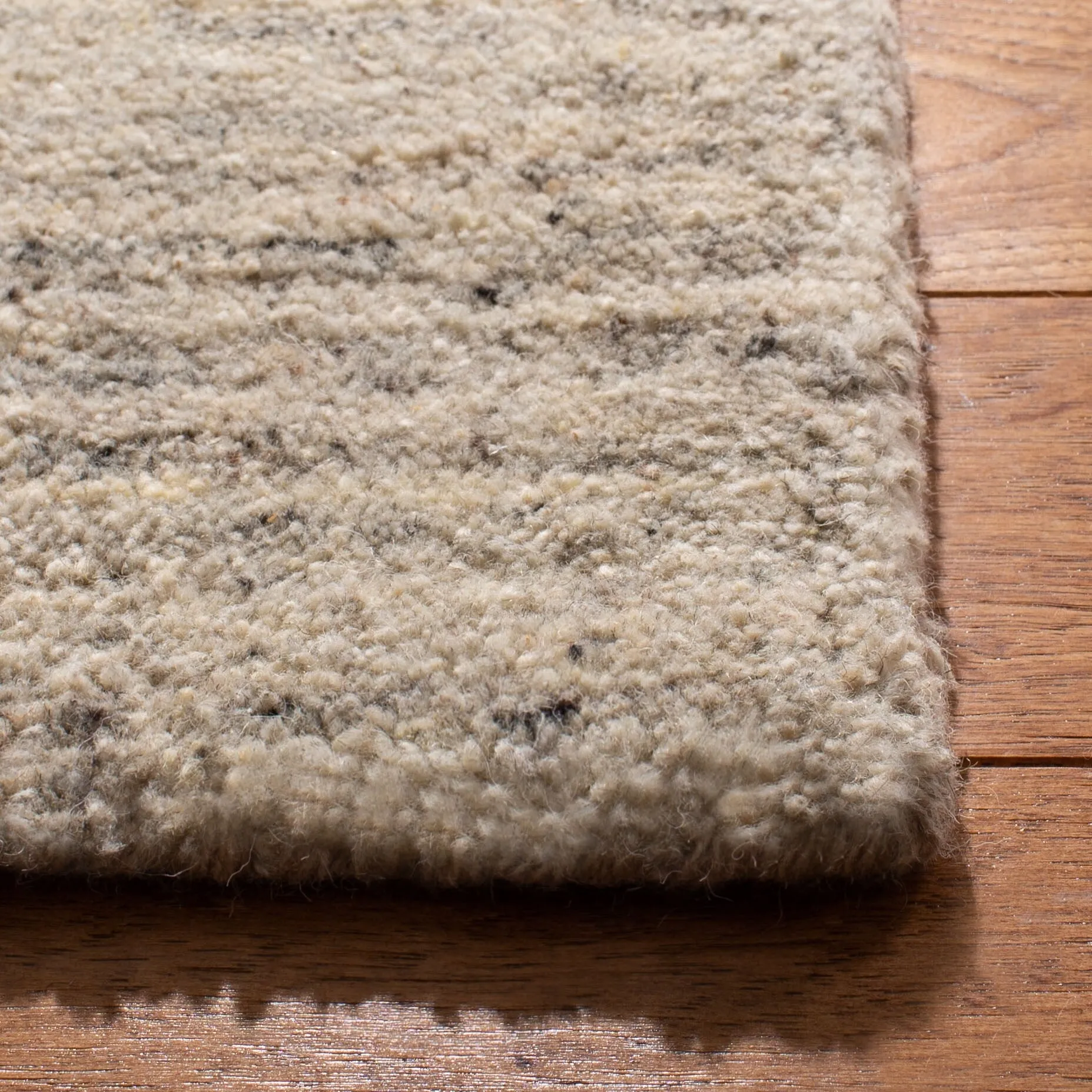 SAFAVIEH Handmade Himalaya Deco Frame & Contemporary Solid Ivory Wool