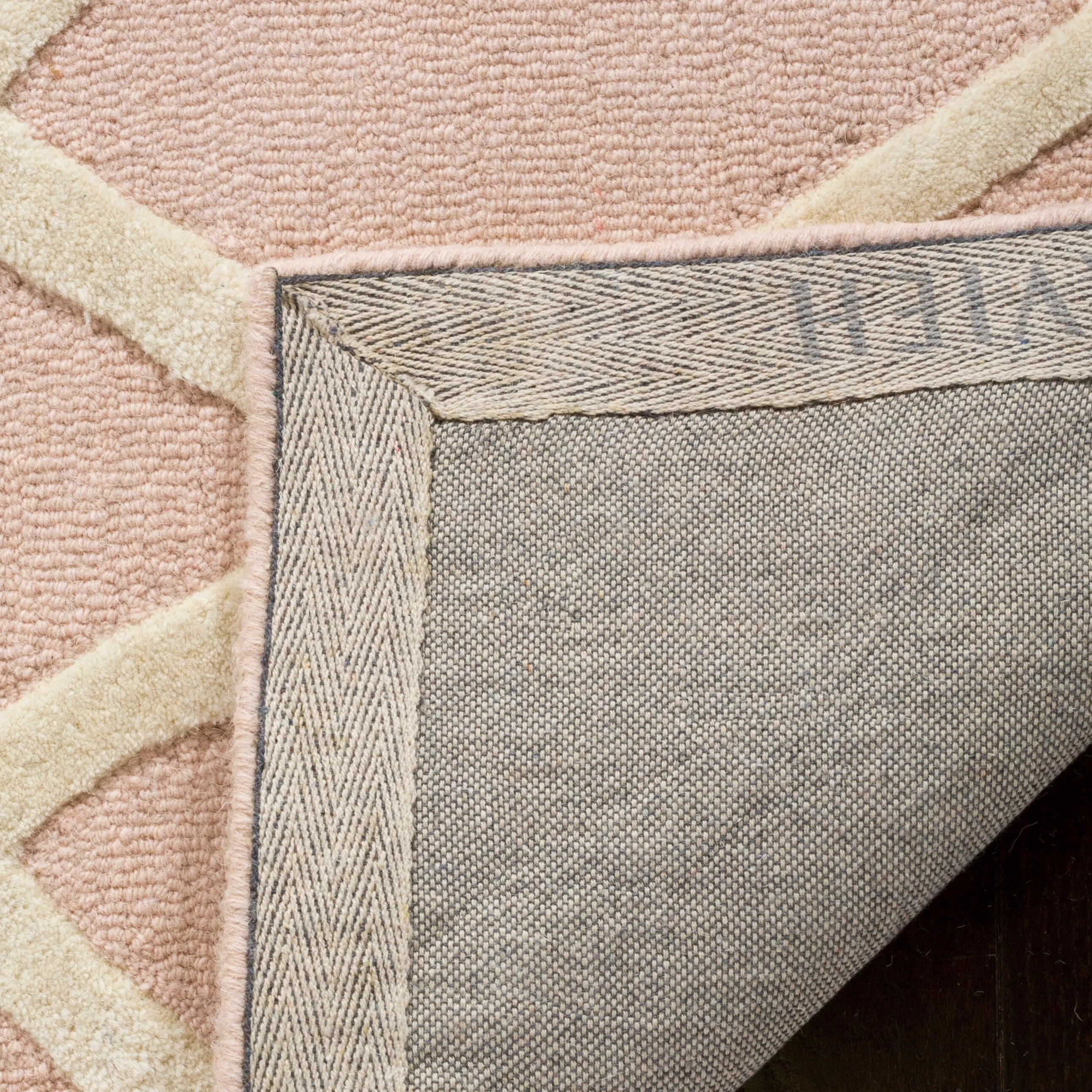 SAFAVIEH Handmade Kids Geta Wool Rug - Pink/Ivory - 5' x 7'