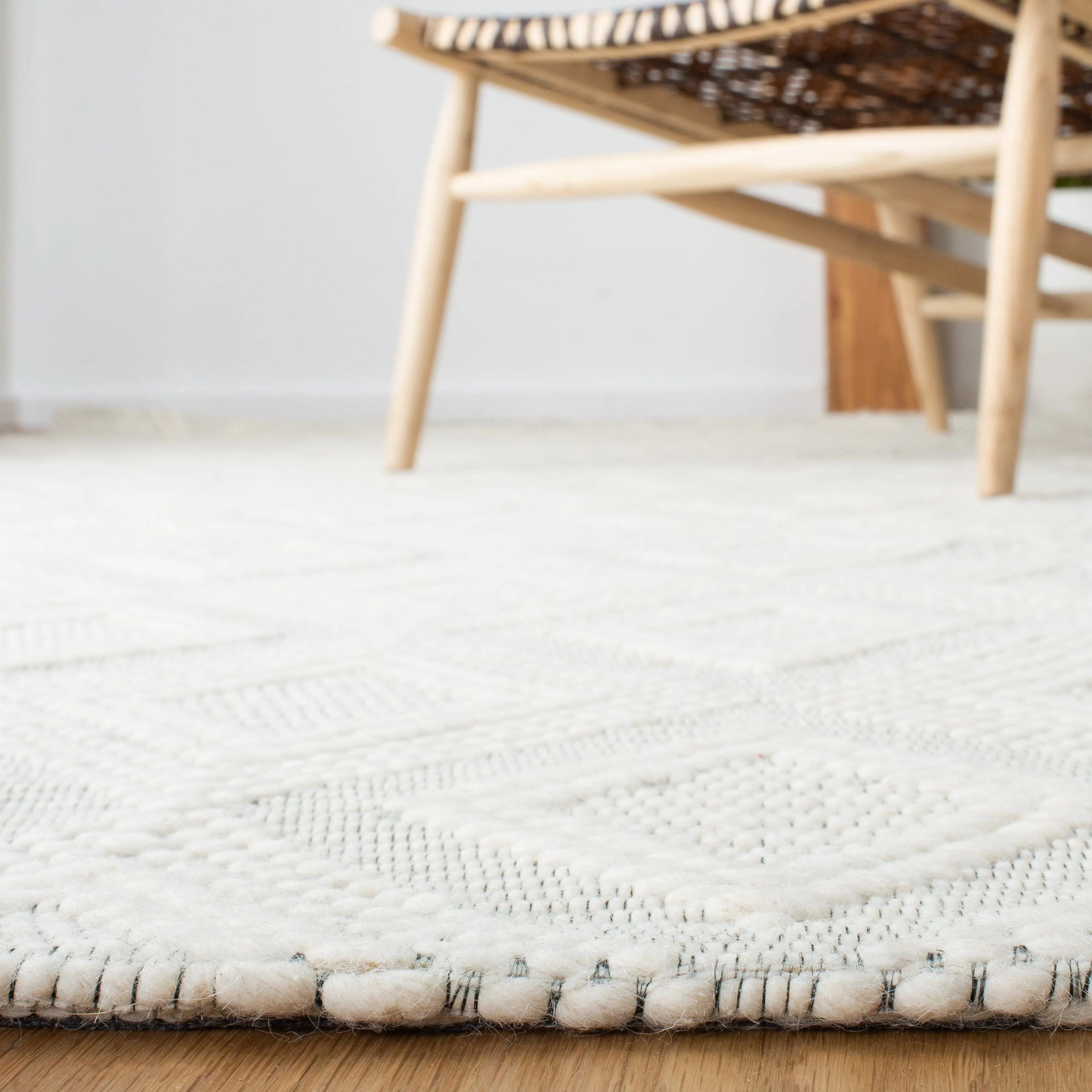 SAFAVIEH Handmade Marbella Zinica Geometric Wool Rug - Ivory - 8' x 10'