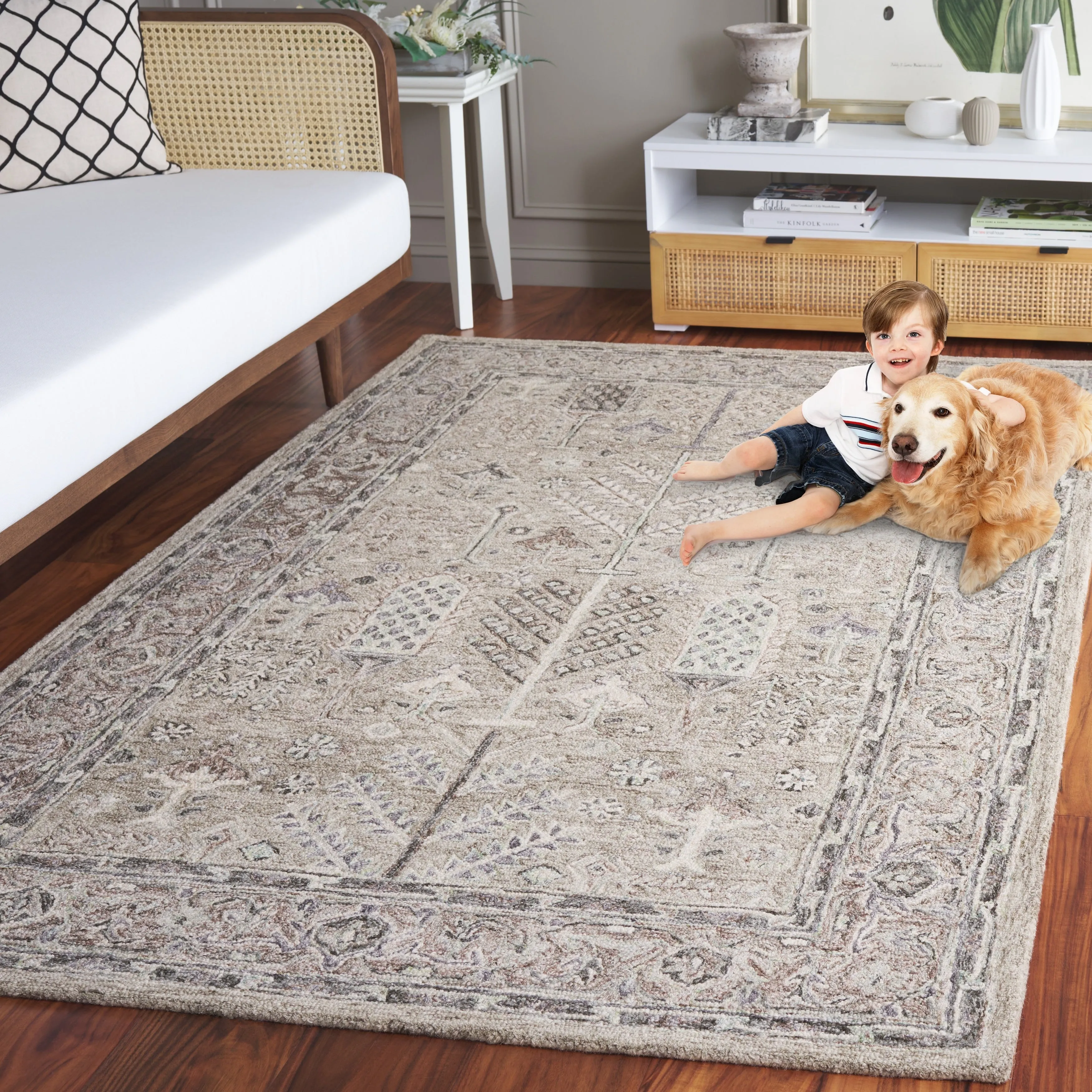 SAFAVIEH Handmade Metro Lorenzina French Country Wool Rug