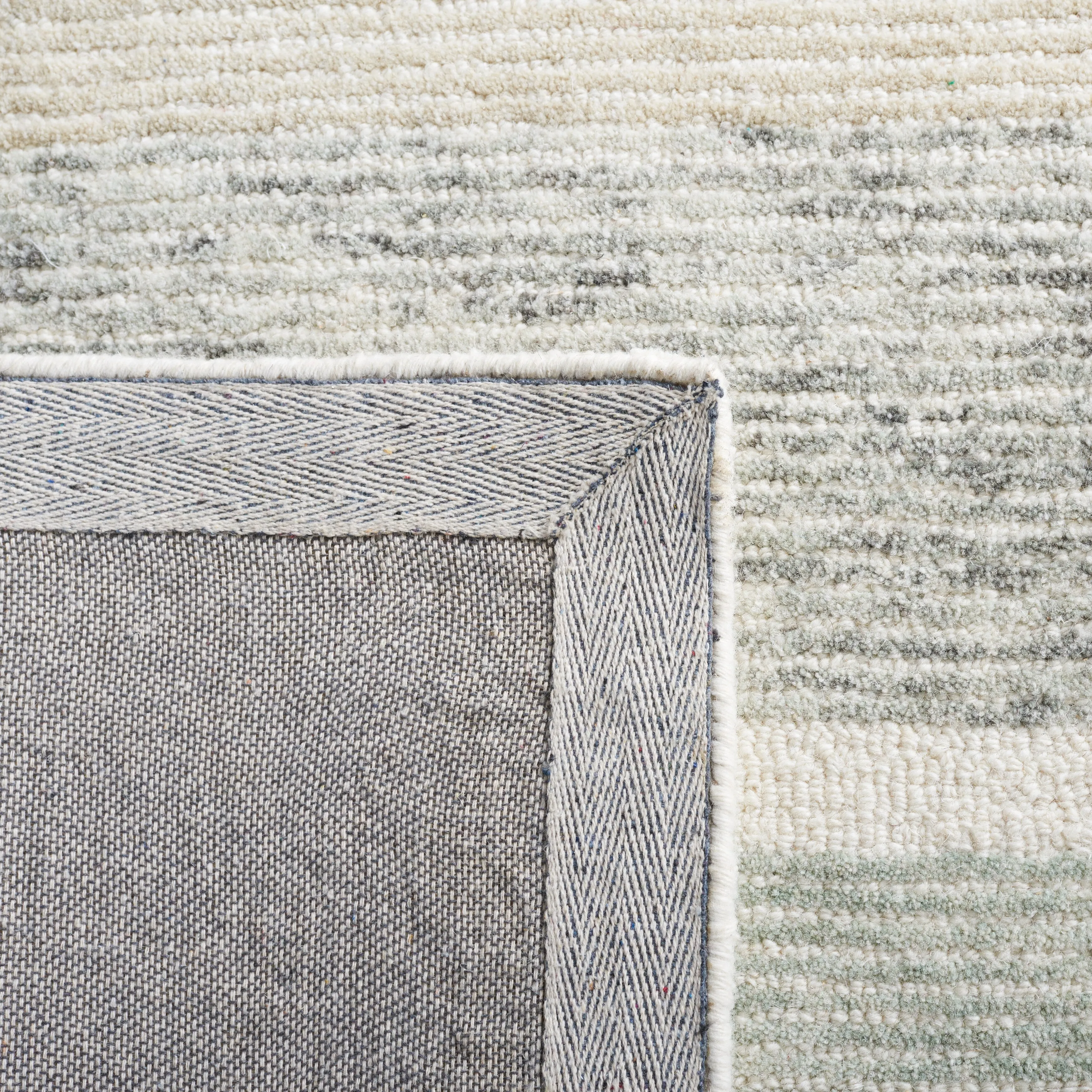 SAFAVIEH Handmade Micro-Loop Belle Modern Wool Rug