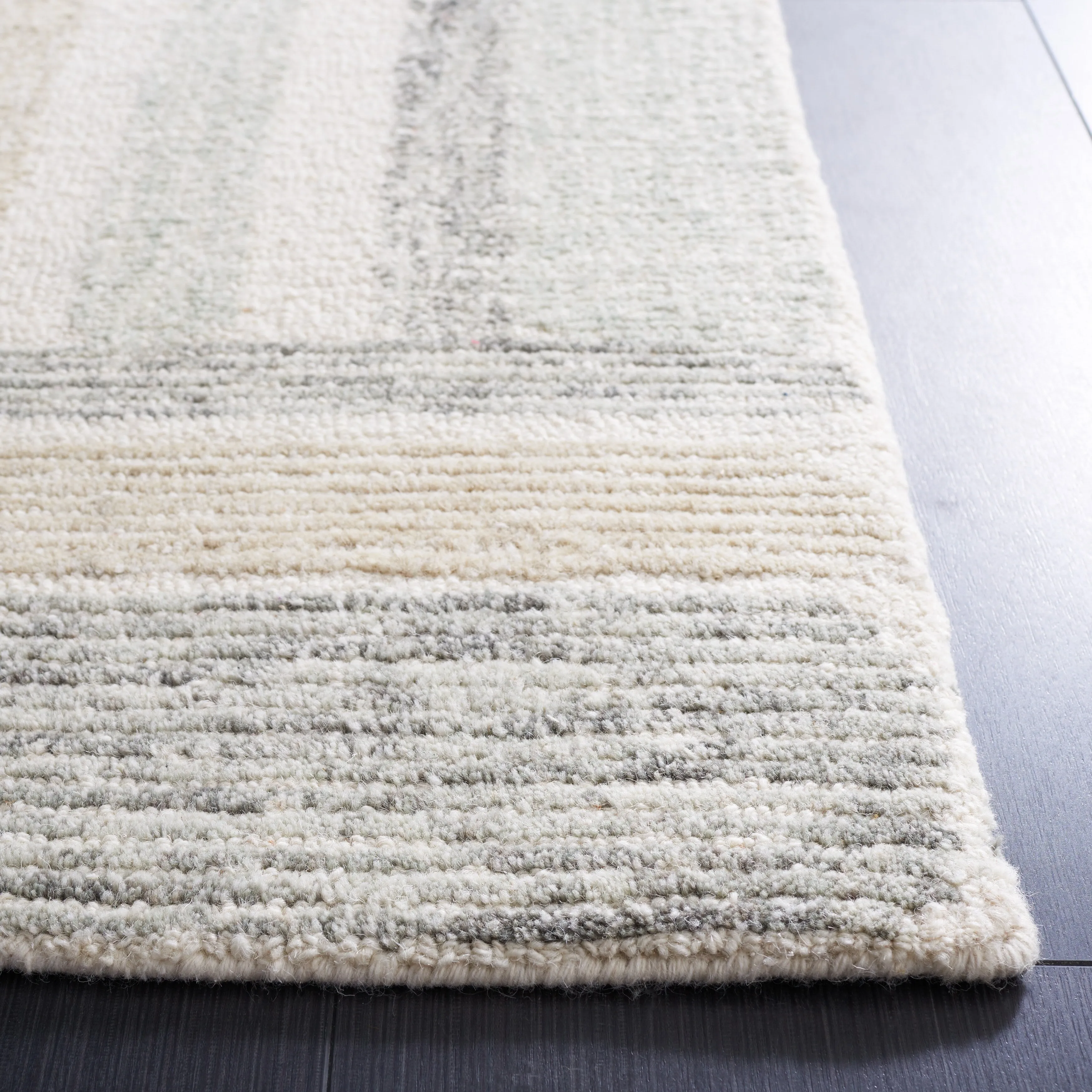 SAFAVIEH Handmade Micro-Loop Belle Modern Wool Rug