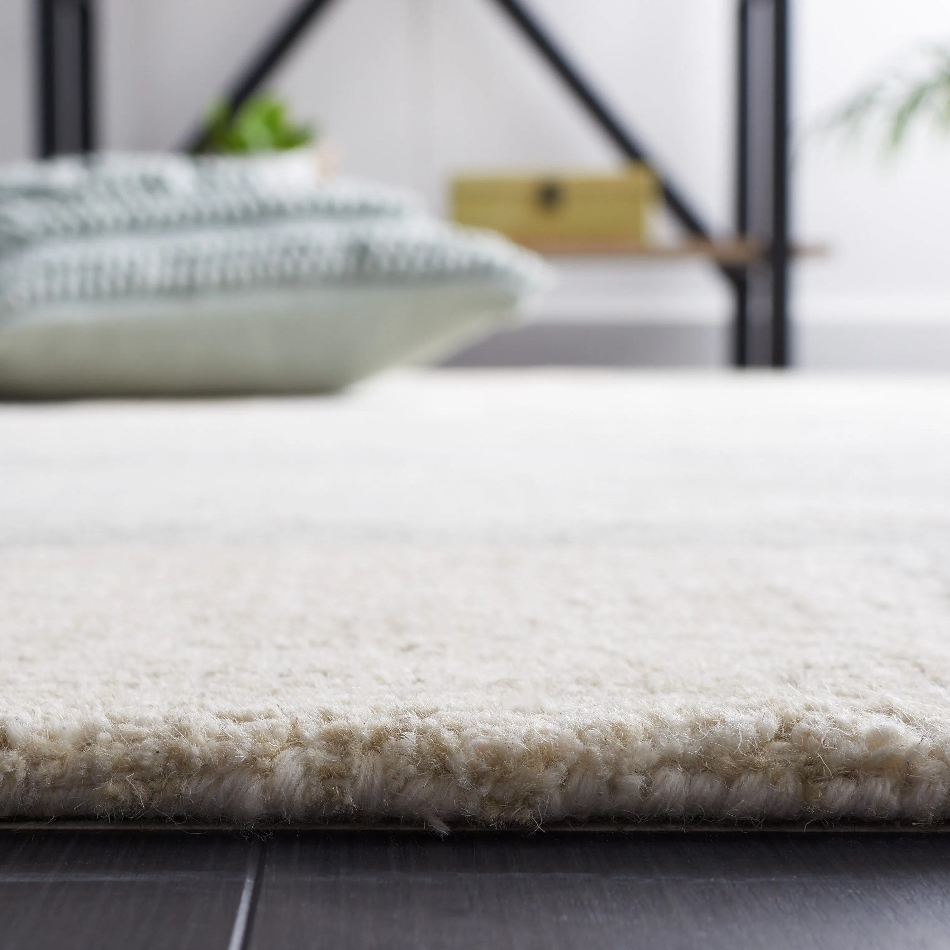 SAFAVIEH Handmade Micro-Loop Belle Modern Wool Rug