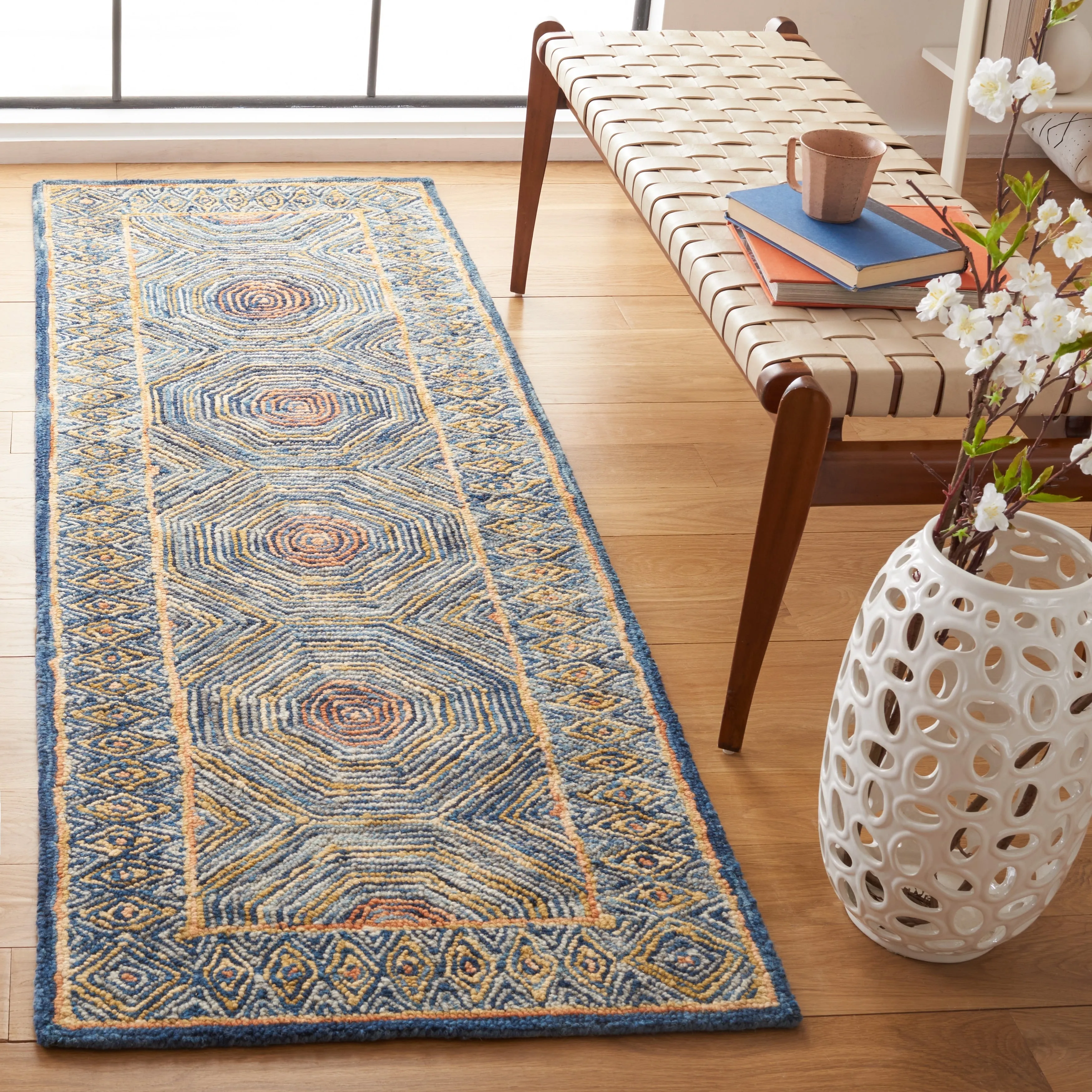 SAFAVIEH Handmade Micro-Loop Hiltrud Modern Wool Rug