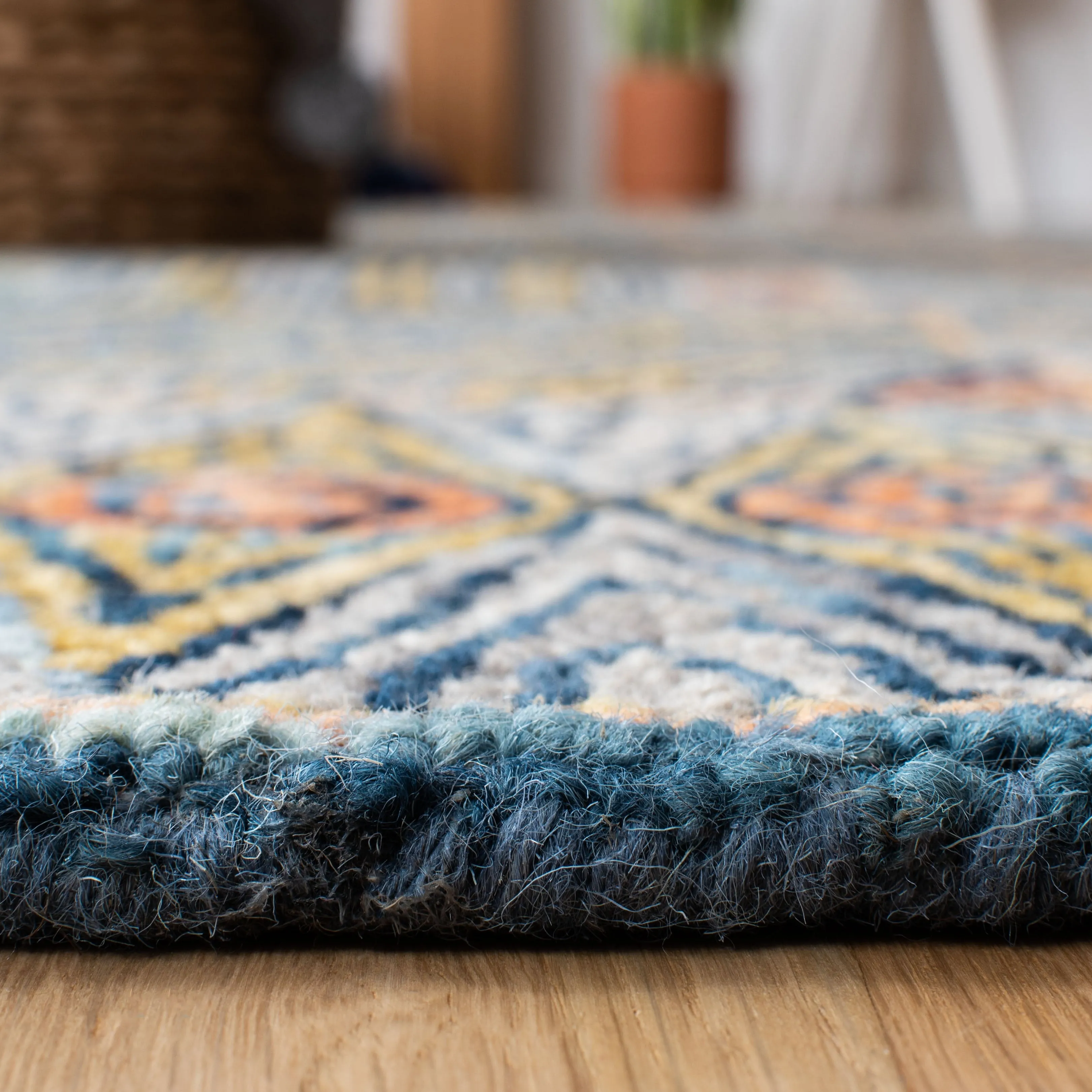 SAFAVIEH Handmade Micro-Loop Hiltrud Modern Wool Rug