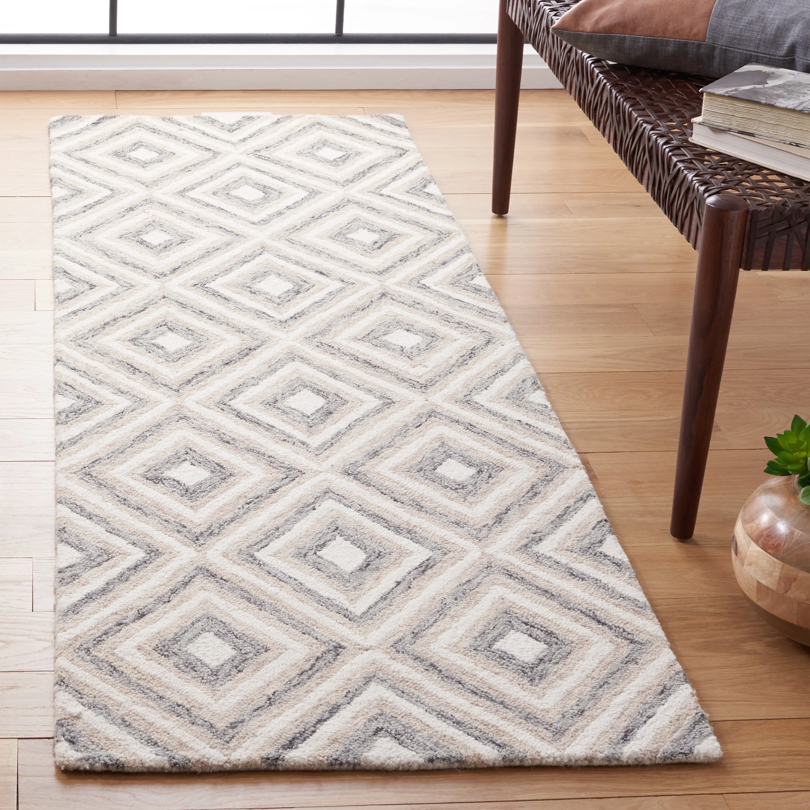 SAFAVIEH Handmade Micro-Loop Janick Wool Rug
