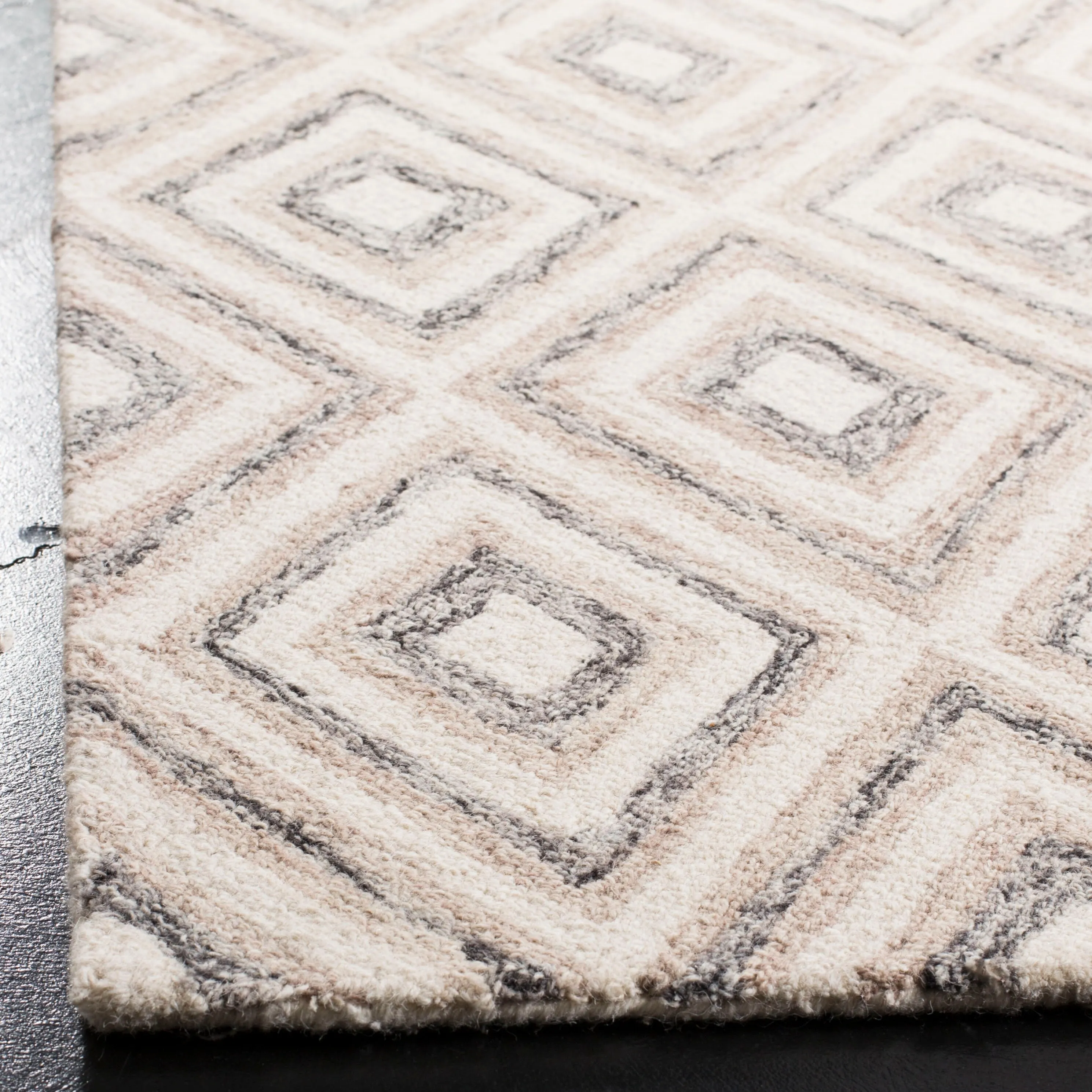SAFAVIEH Handmade Micro-Loop Janick Wool Rug