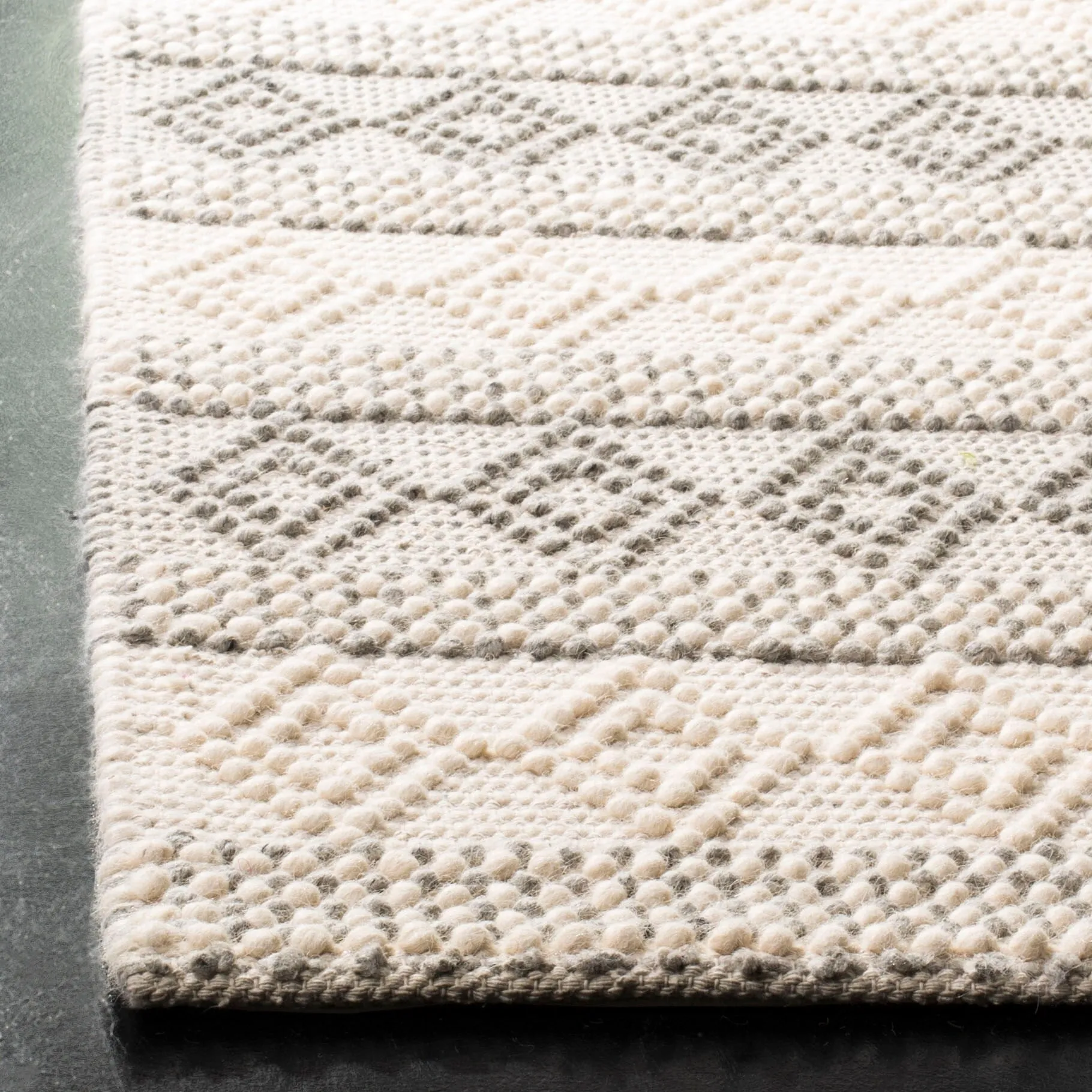 SAFAVIEH Handmade Natura Ajisa Wool Rug - Grey/Ivory - 6' x 9'