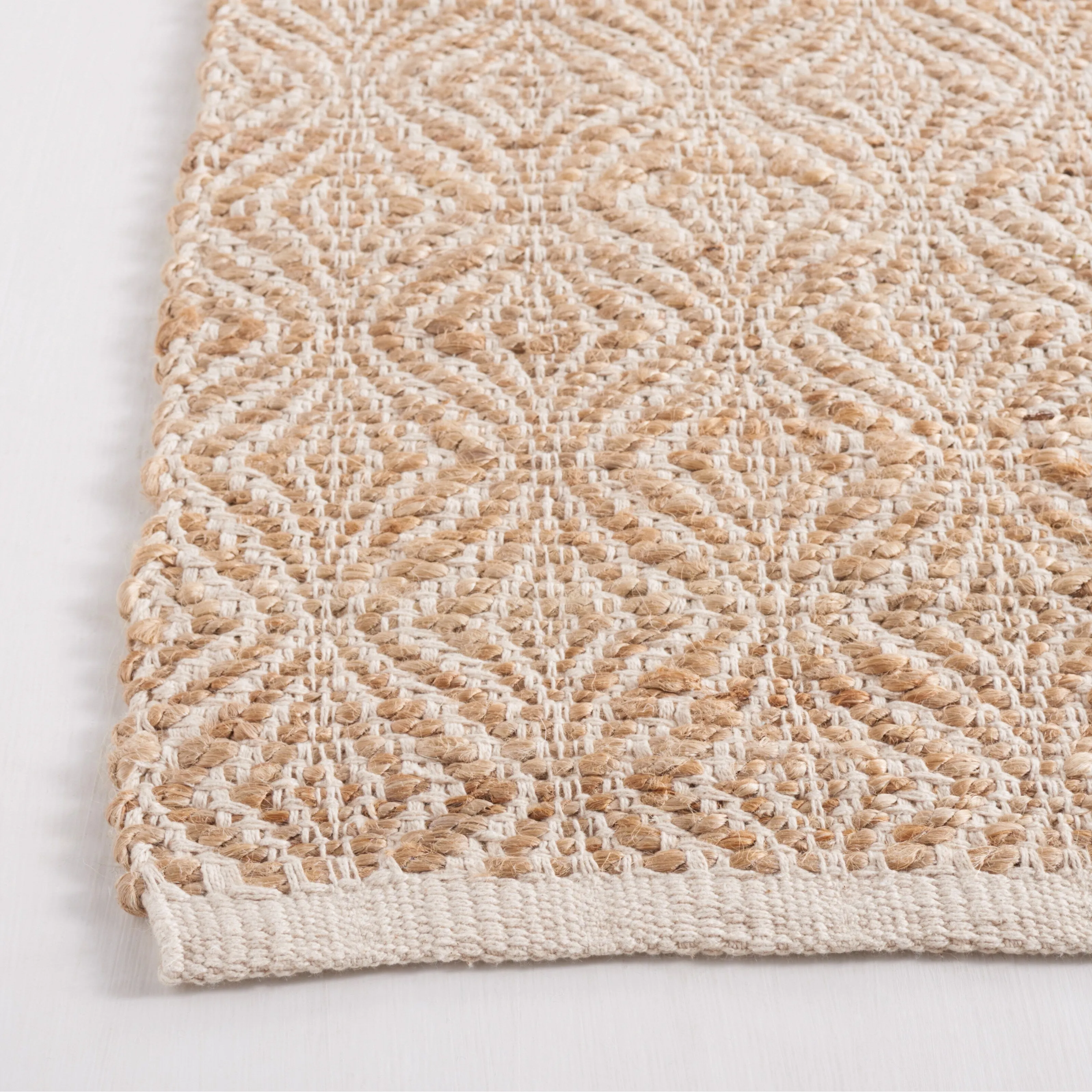 SAFAVIEH Handmade Natural Fiber Diljana Farmhouse Jute Rug