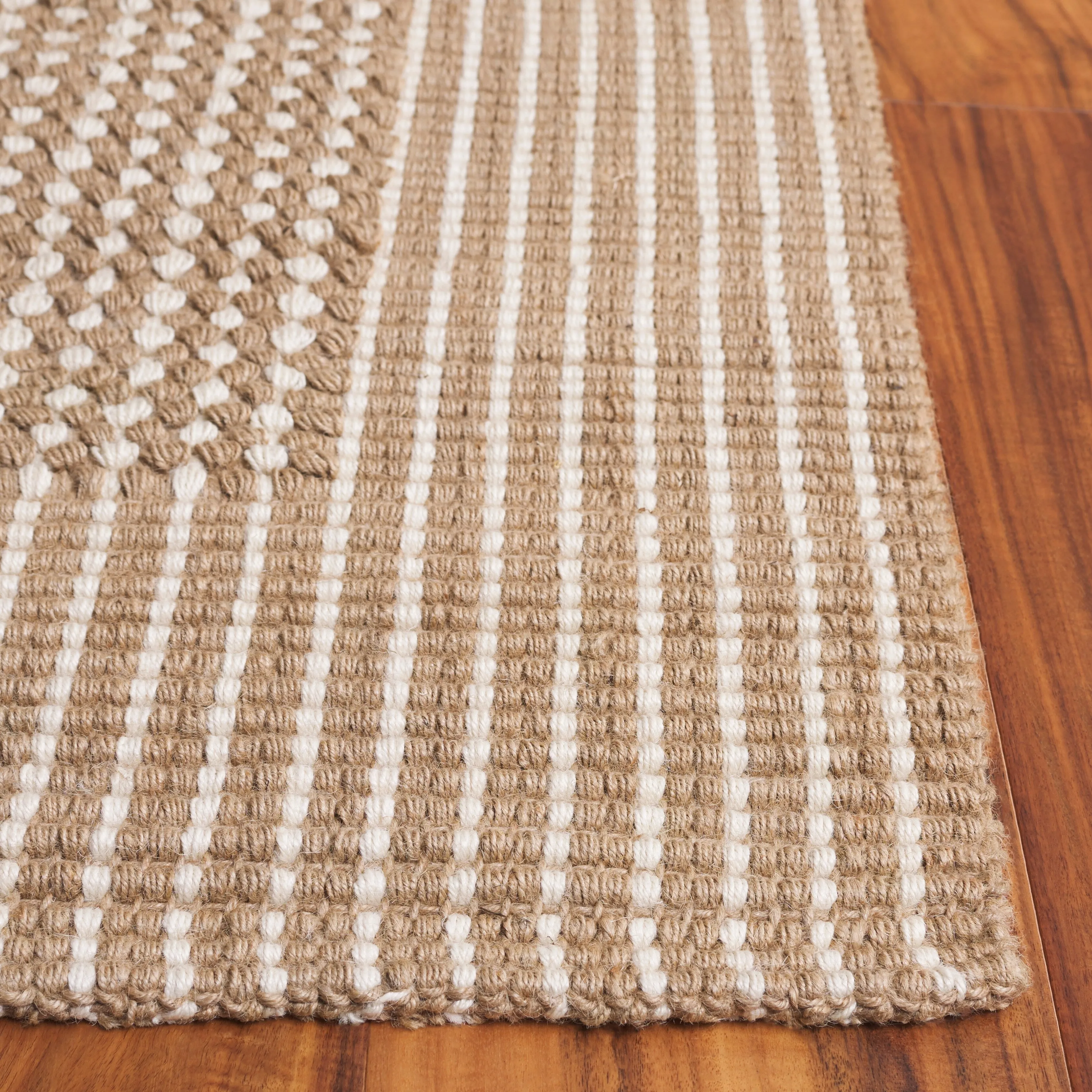 SAFAVIEH Handmade Natural Fiber Kaarin Jute Rug - Ivory/Beige - 2' x 6'