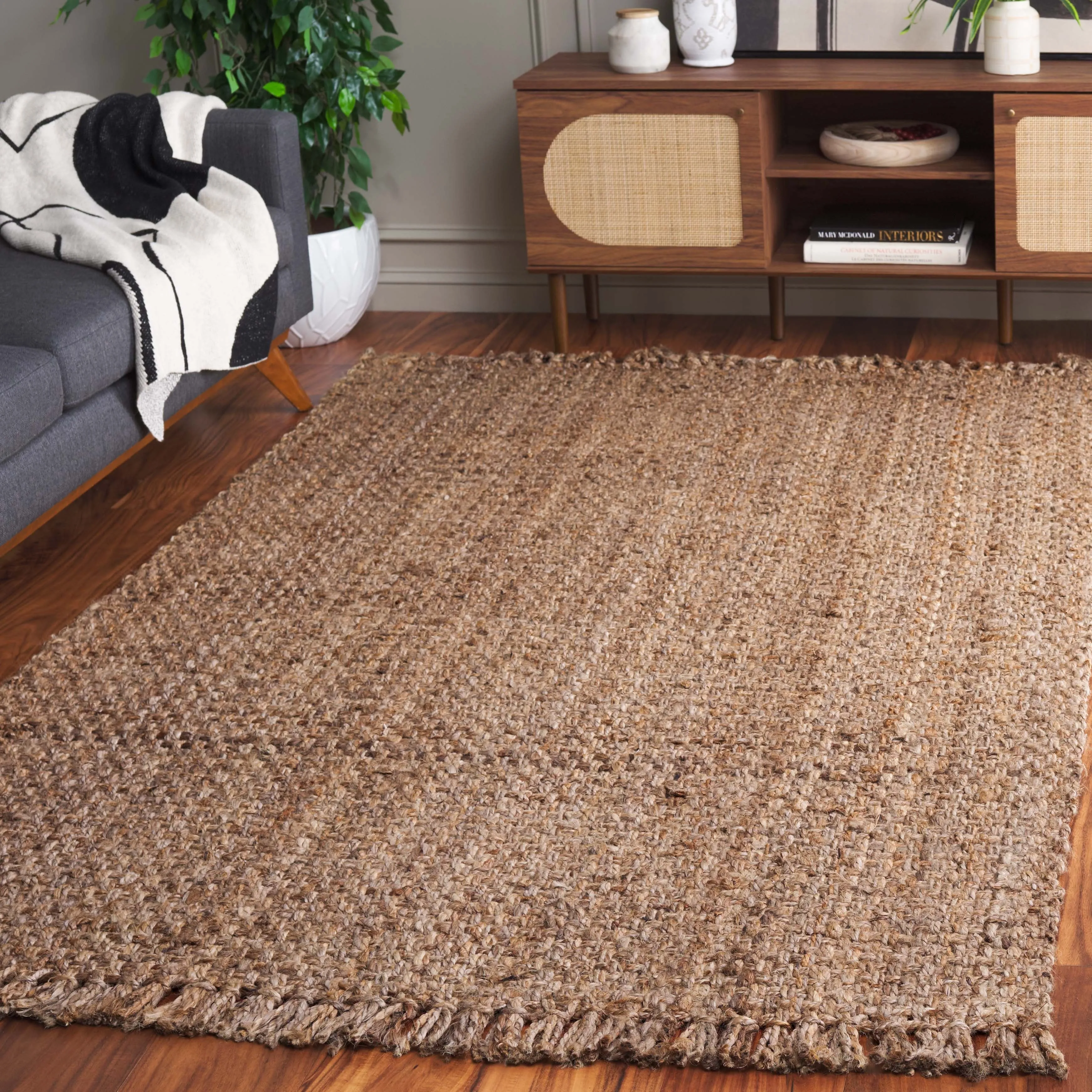SAFAVIEH Handmade Natural Fiber Khloe Fringe Jute Rug