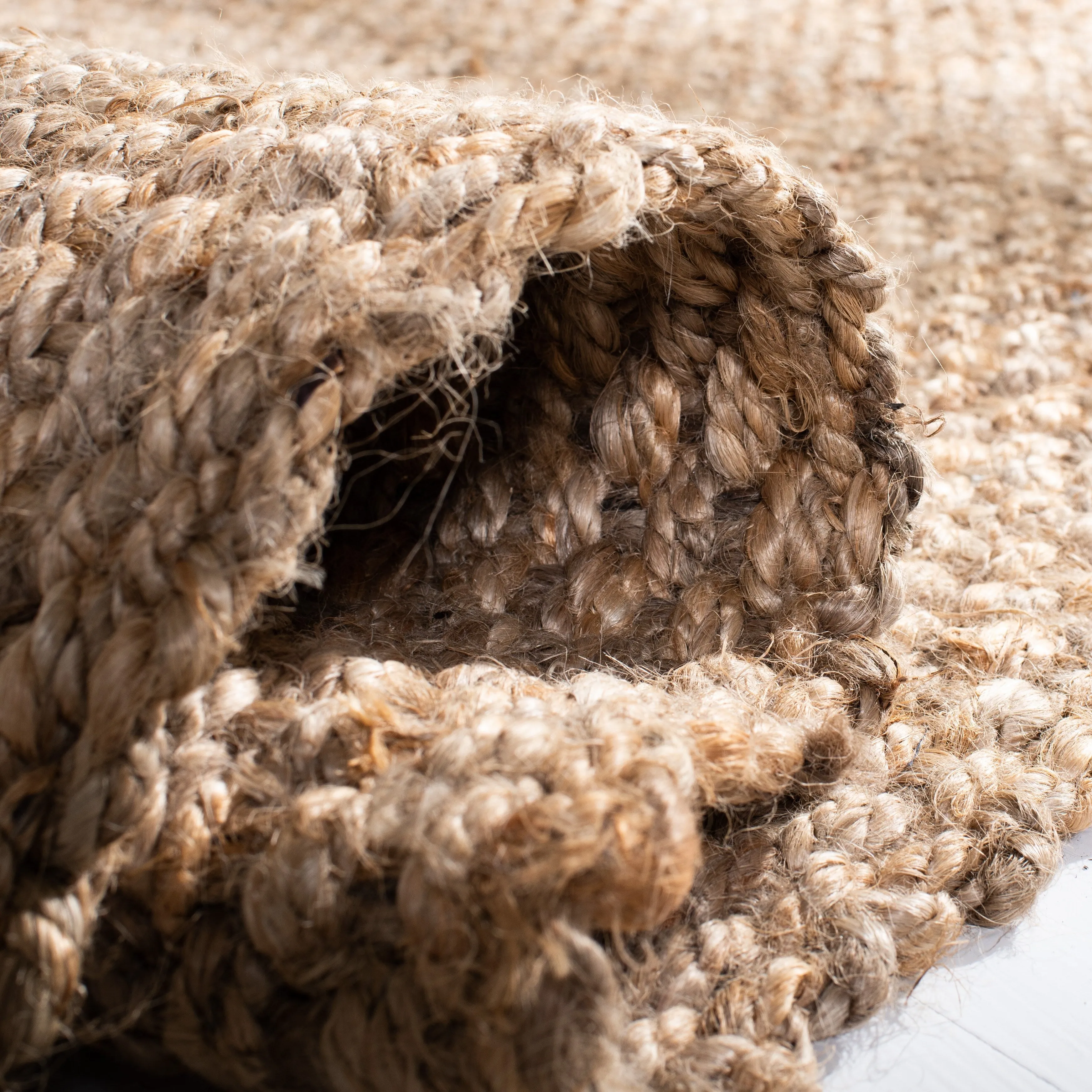 SAFAVIEH Handmade Natural Fiber Khloe Fringe Jute Rug