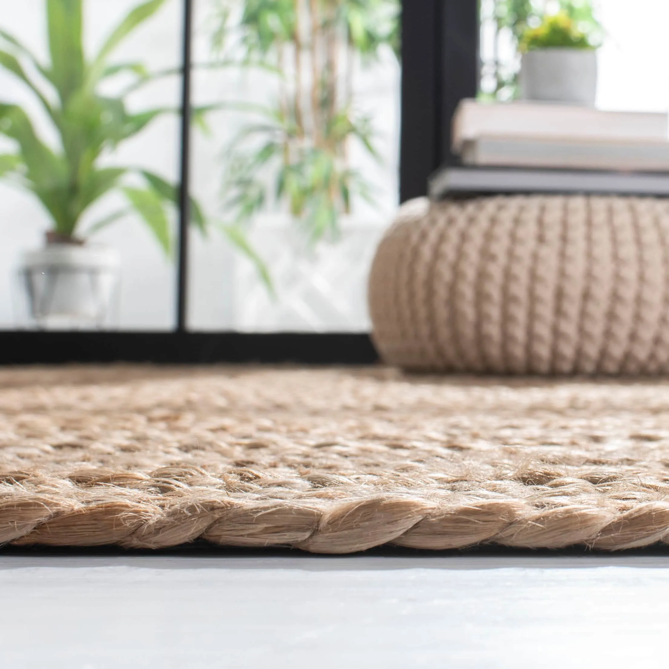 SAFAVIEH Handmade Natural Fiber Manorama Jute Rug