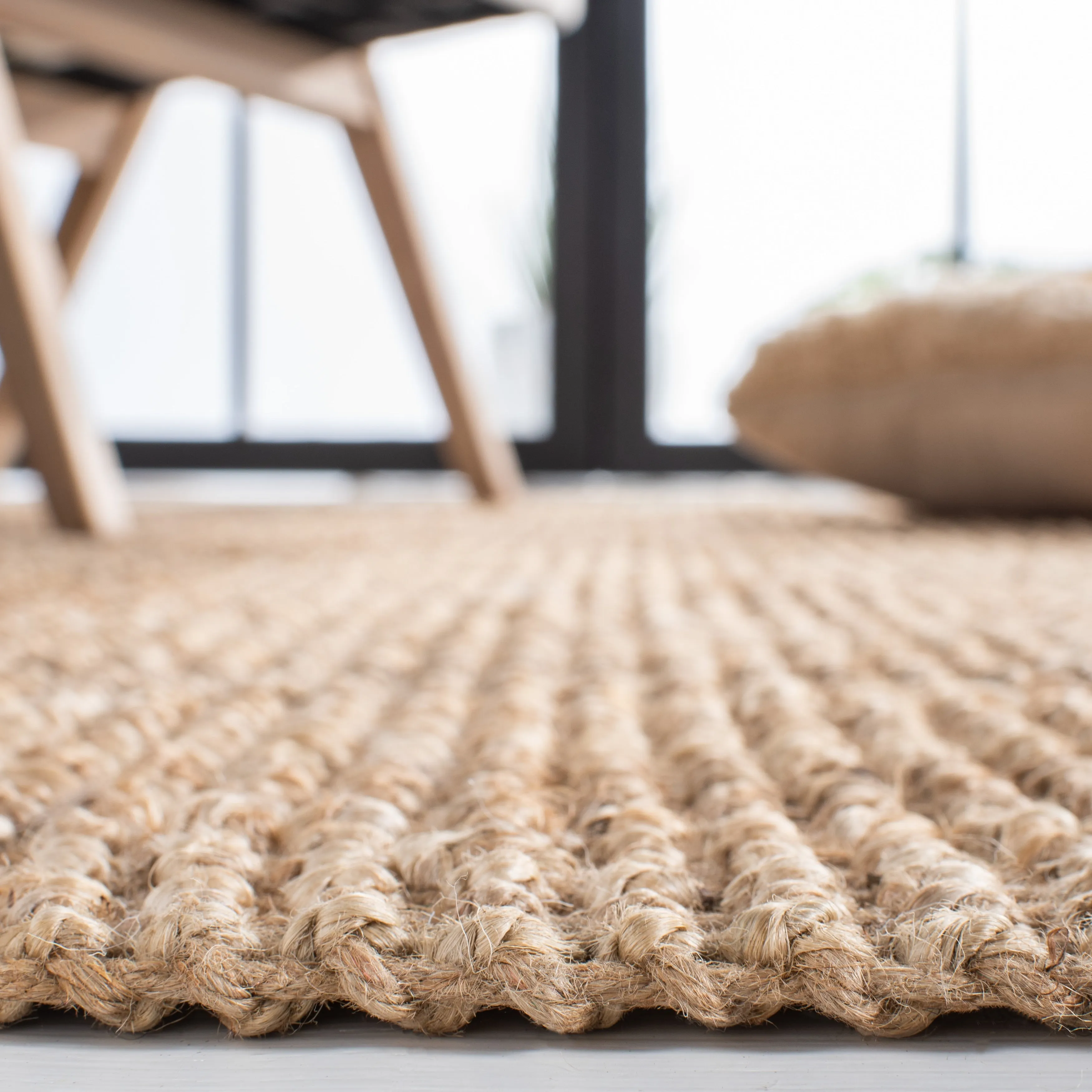 SAFAVIEH Handmade Natural Fiber Mirnesa Jute Rug with Fringe