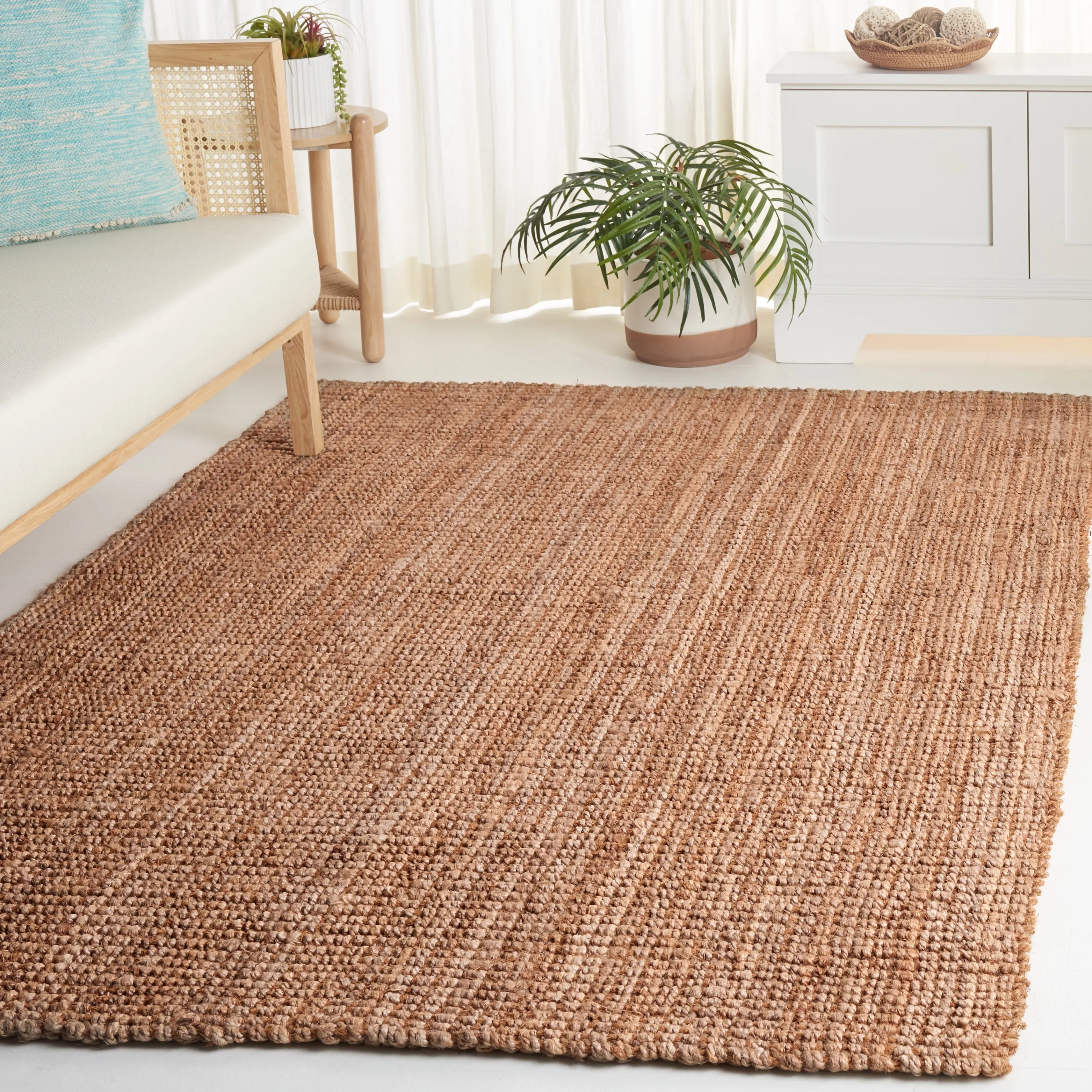 SAFAVIEH. Handmade Natural Fiber Rihanna Casual Jute Rug