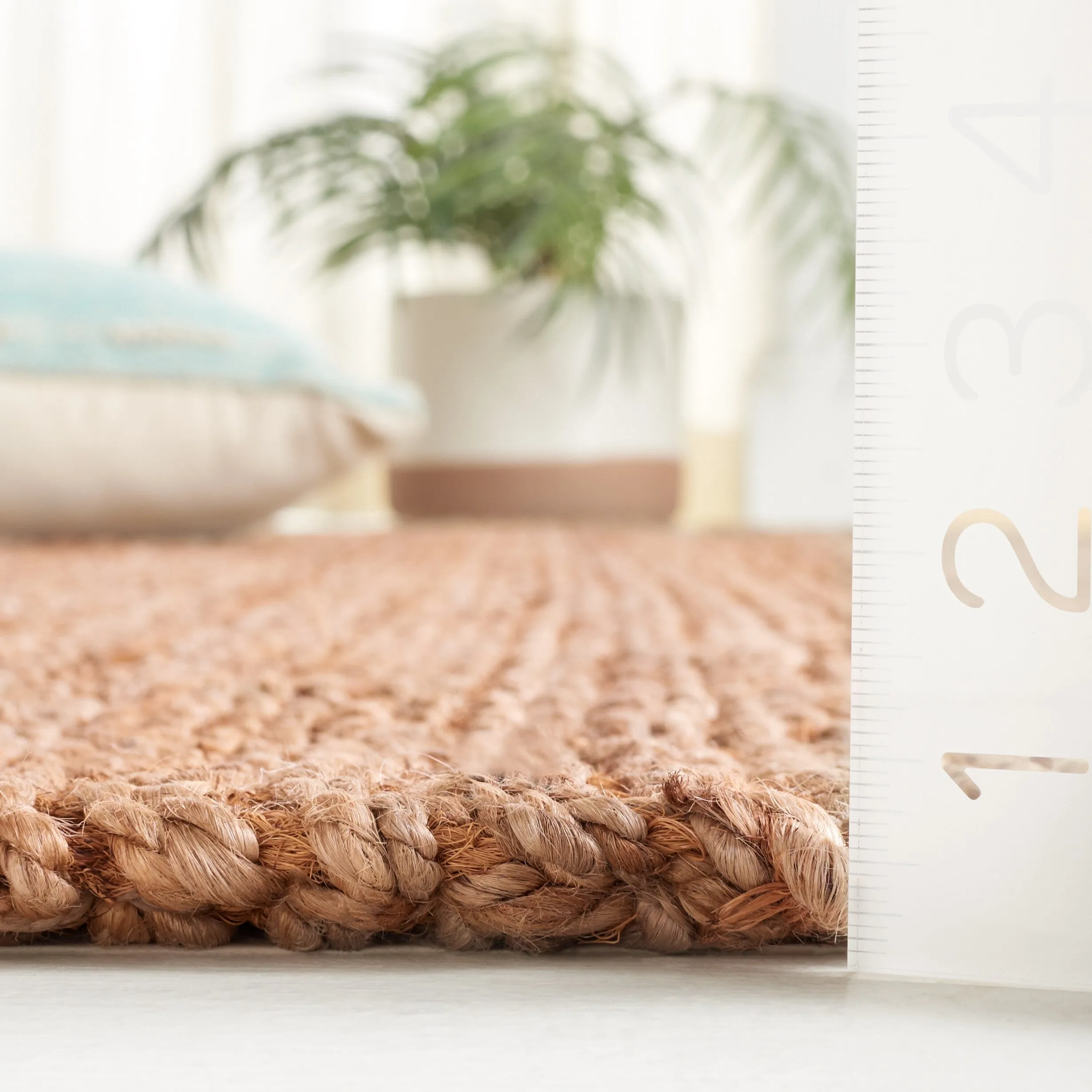 SAFAVIEH. Handmade Natural Fiber Rihanna Casual Jute Rug