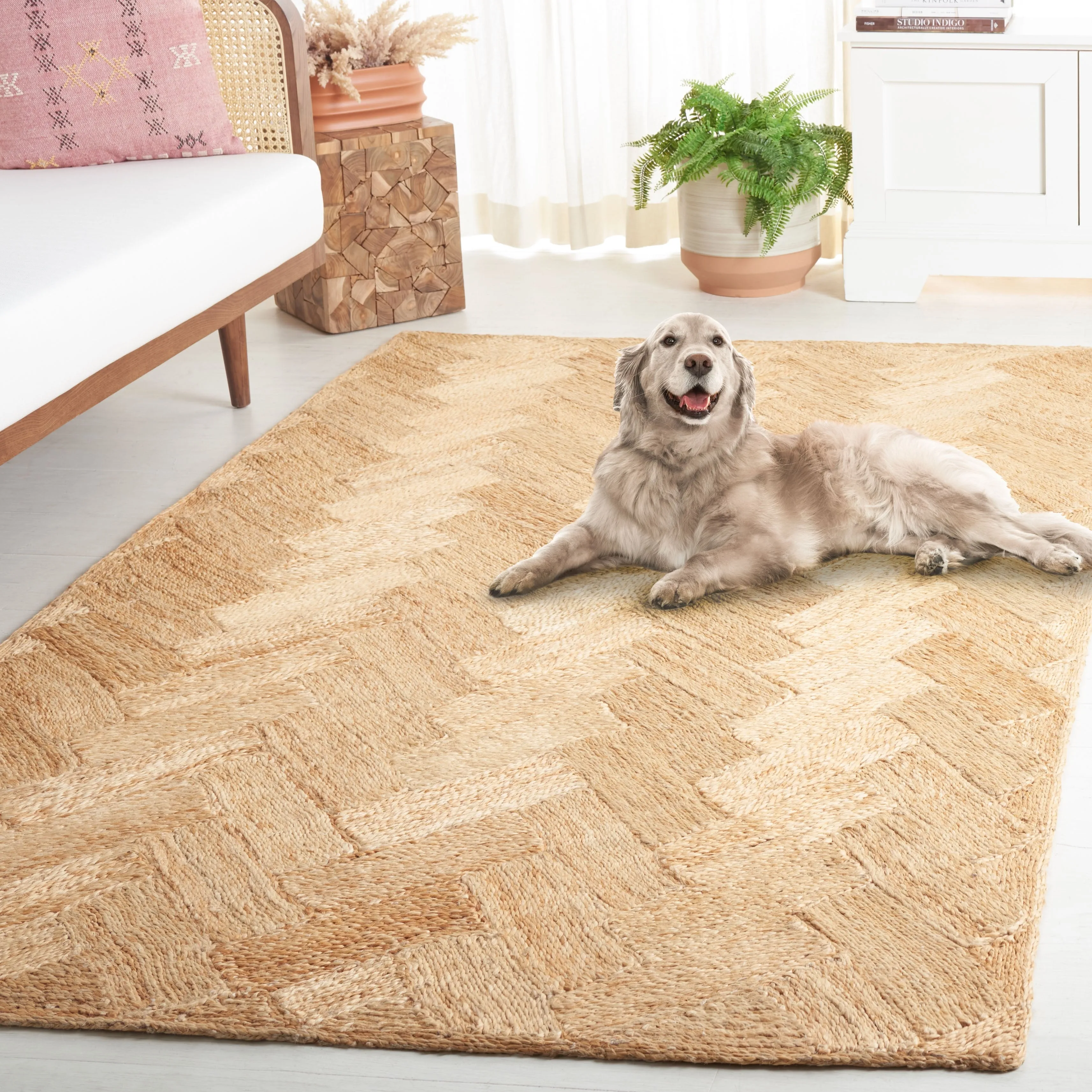 SAFAVIEH Handmade Natural Fiber Yahaira Farmhouse Chevron Jute Rug