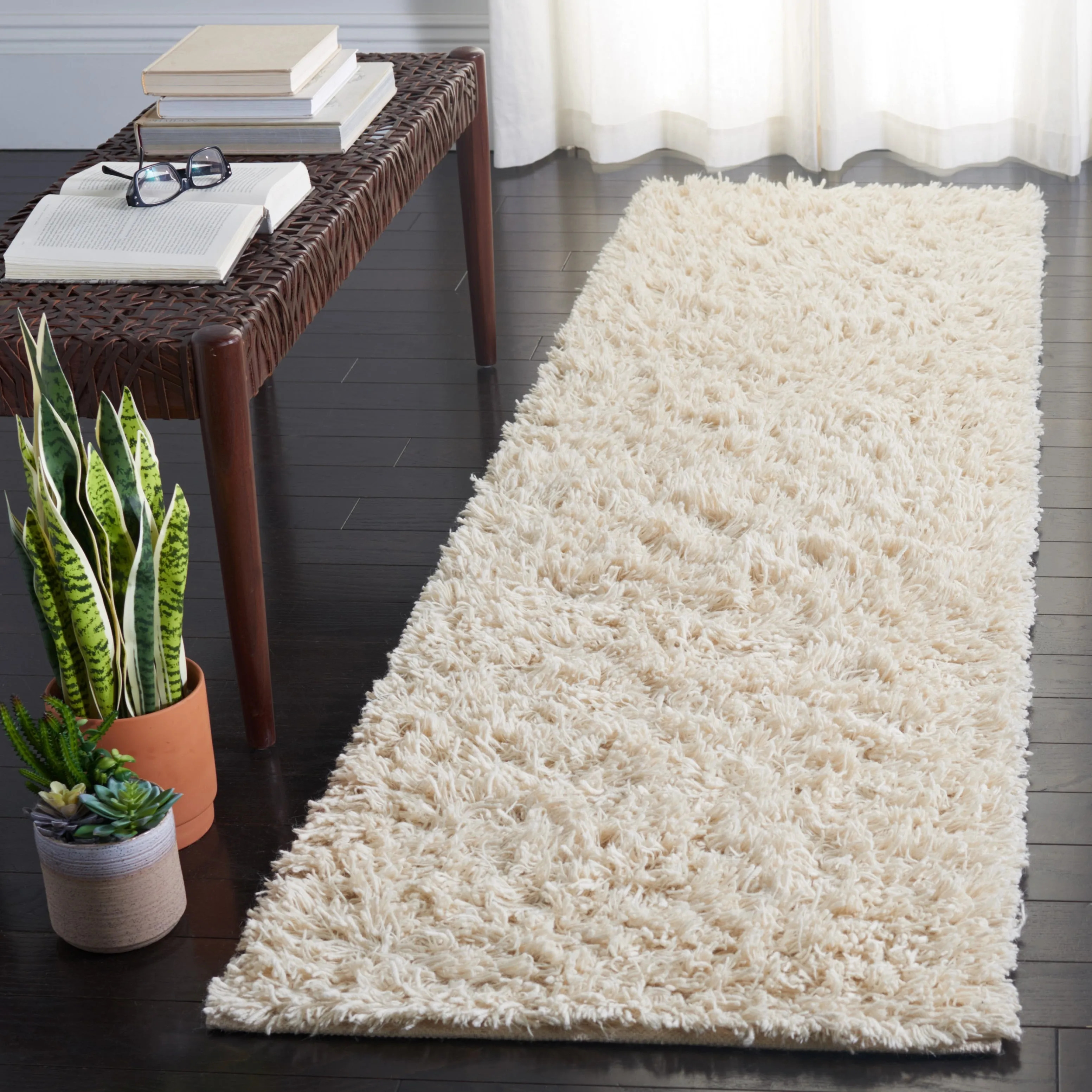 SAFAVIEH Handmade Shag Mariela Solid Wool Rug