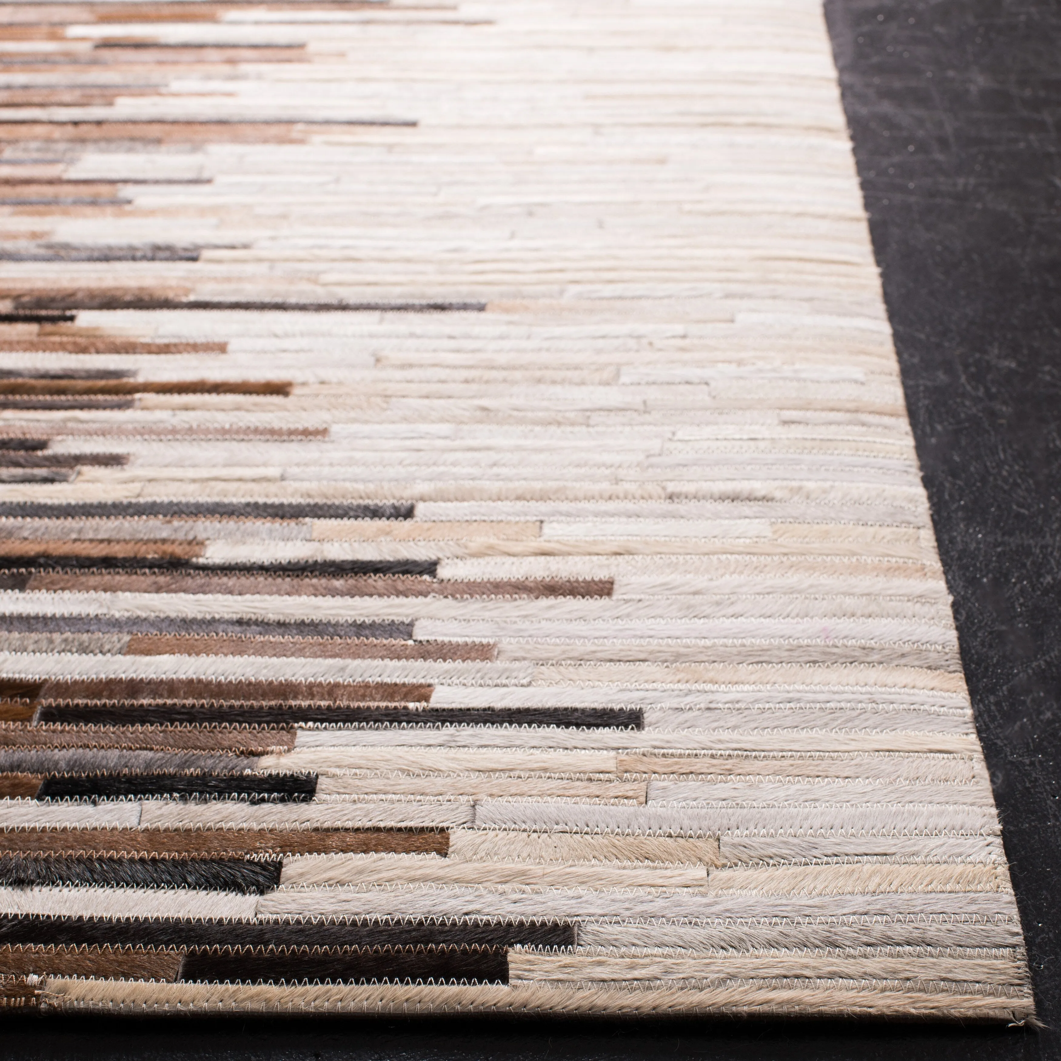 SAFAVIEH Handmade Studio Tobi Natural Hide Leather Rug