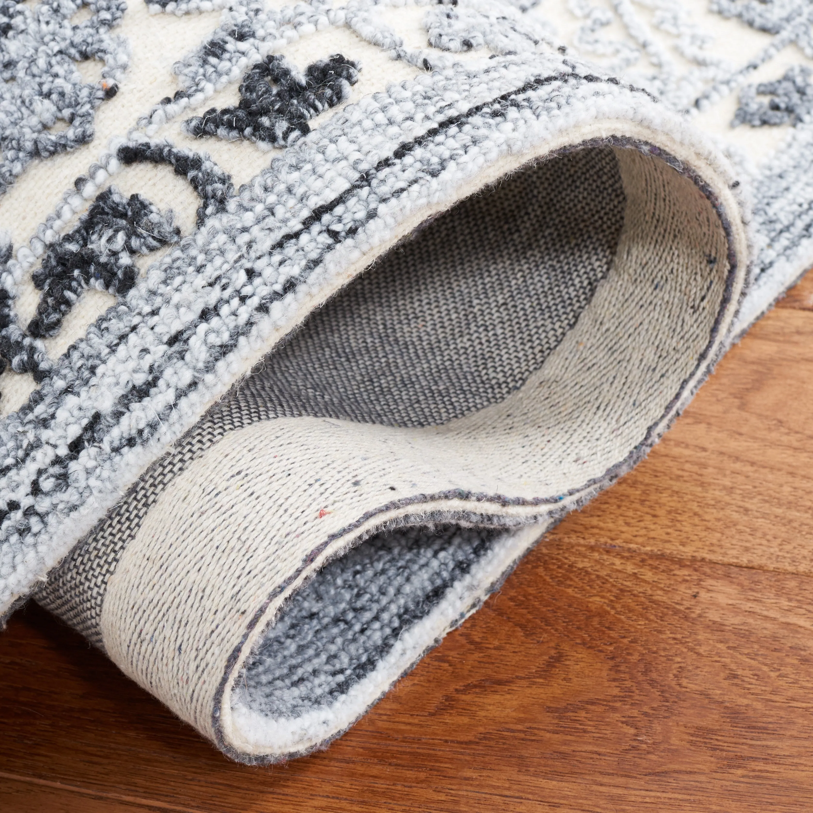 SAFAVIEH Handmade Trace Catina Rug