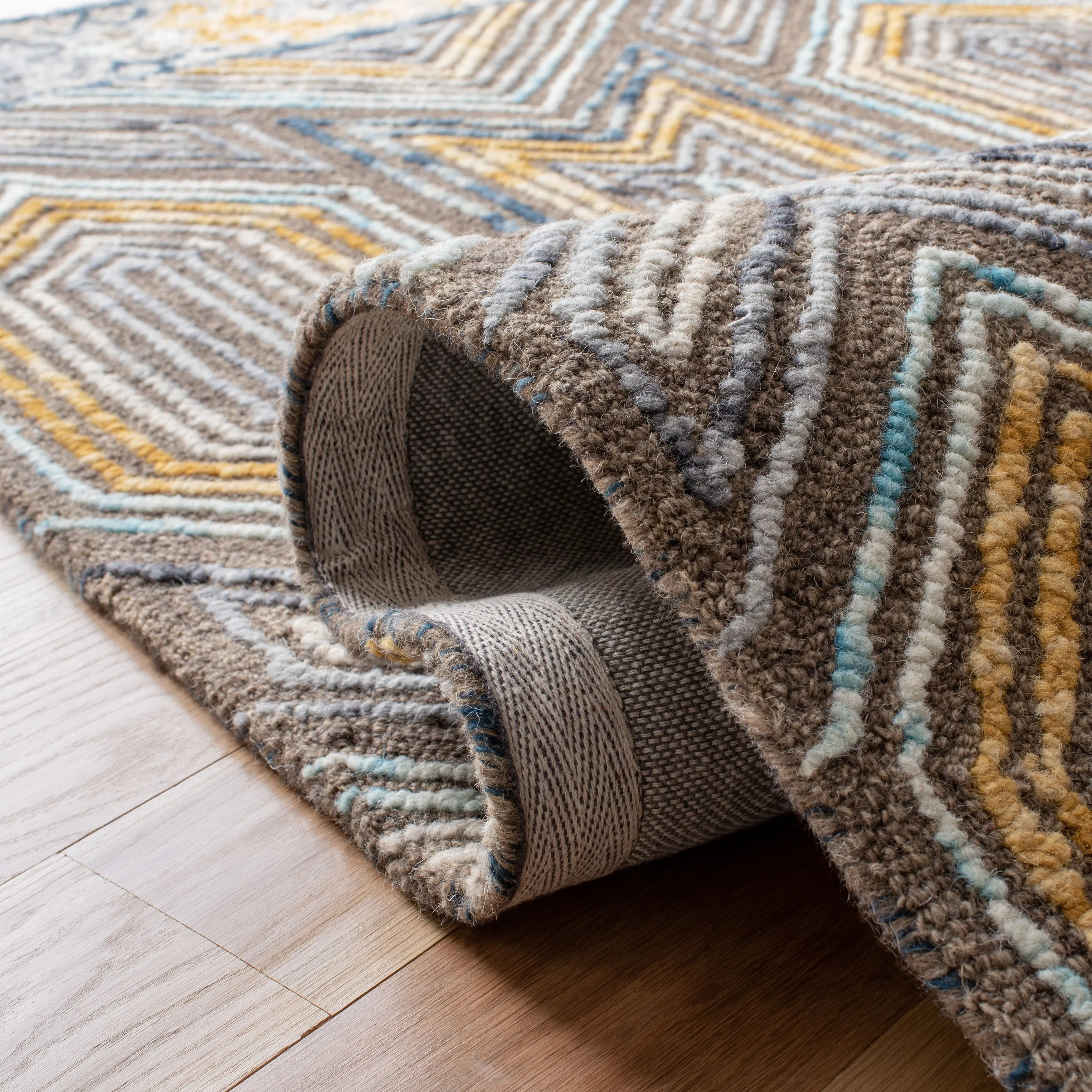 SAFAVIEH Handmade Trace Cristal Geometric Wool Rug