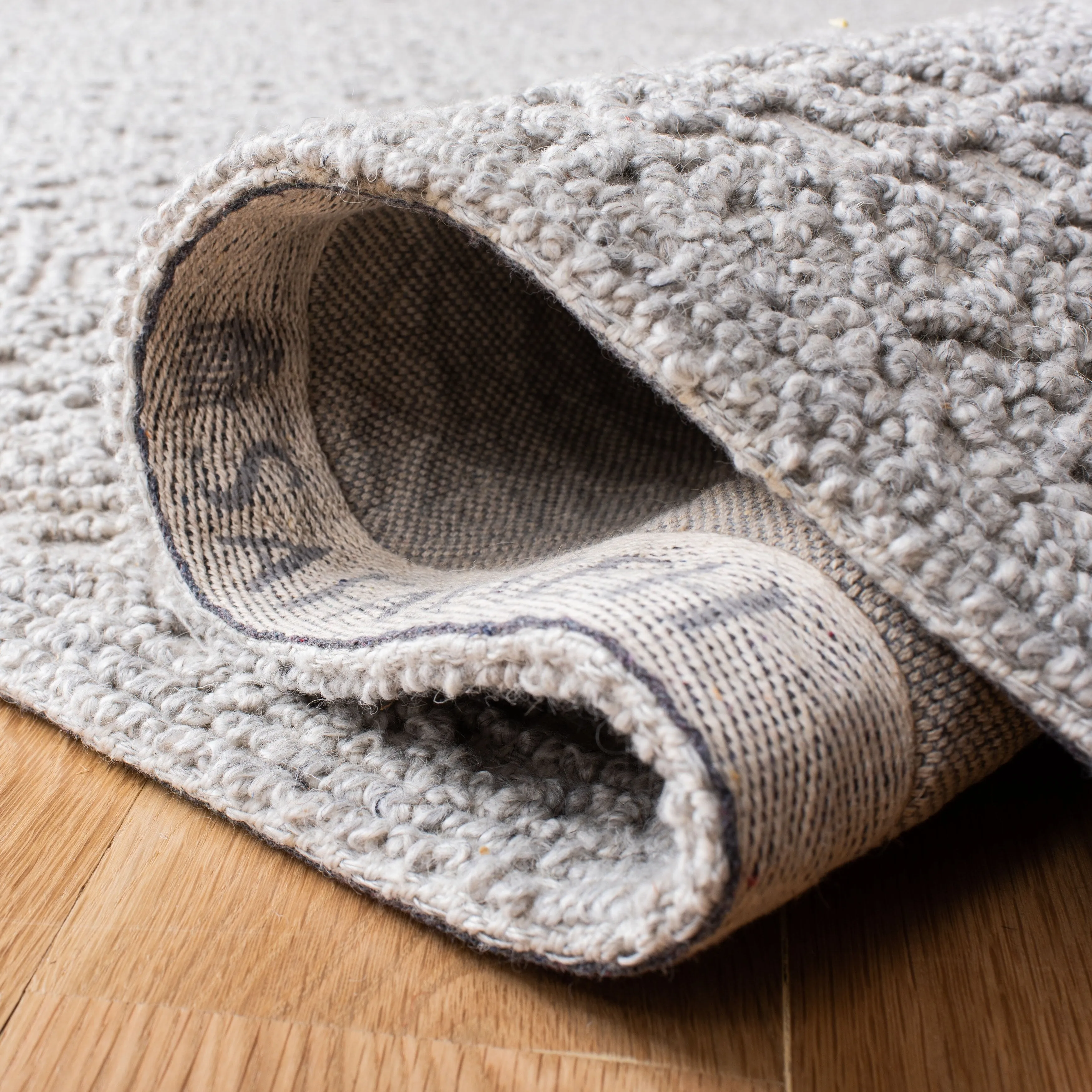 SAFAVIEH Handmade Trace Lakisha Wool Rug