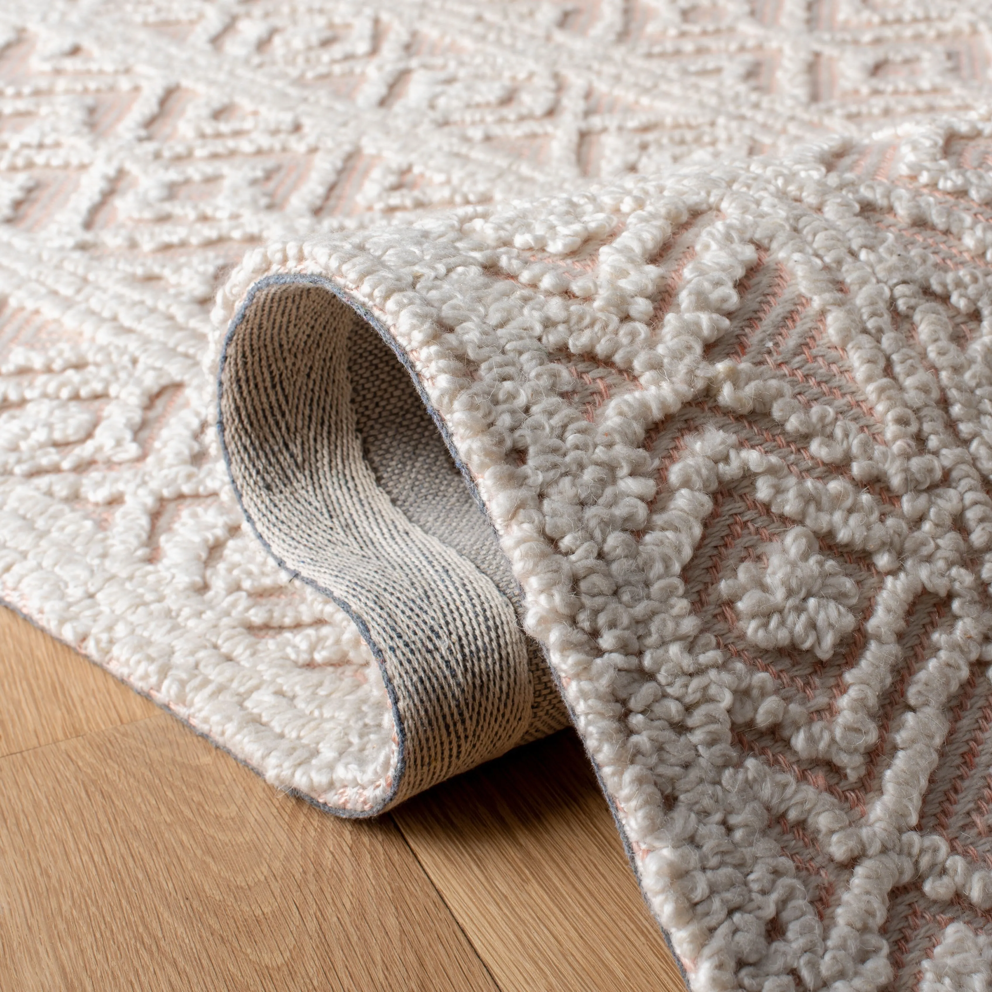 SAFAVIEH Handmade Trace Nobuyo Wool/ Viscose Rug - Beige/Pink - 8' x 10'