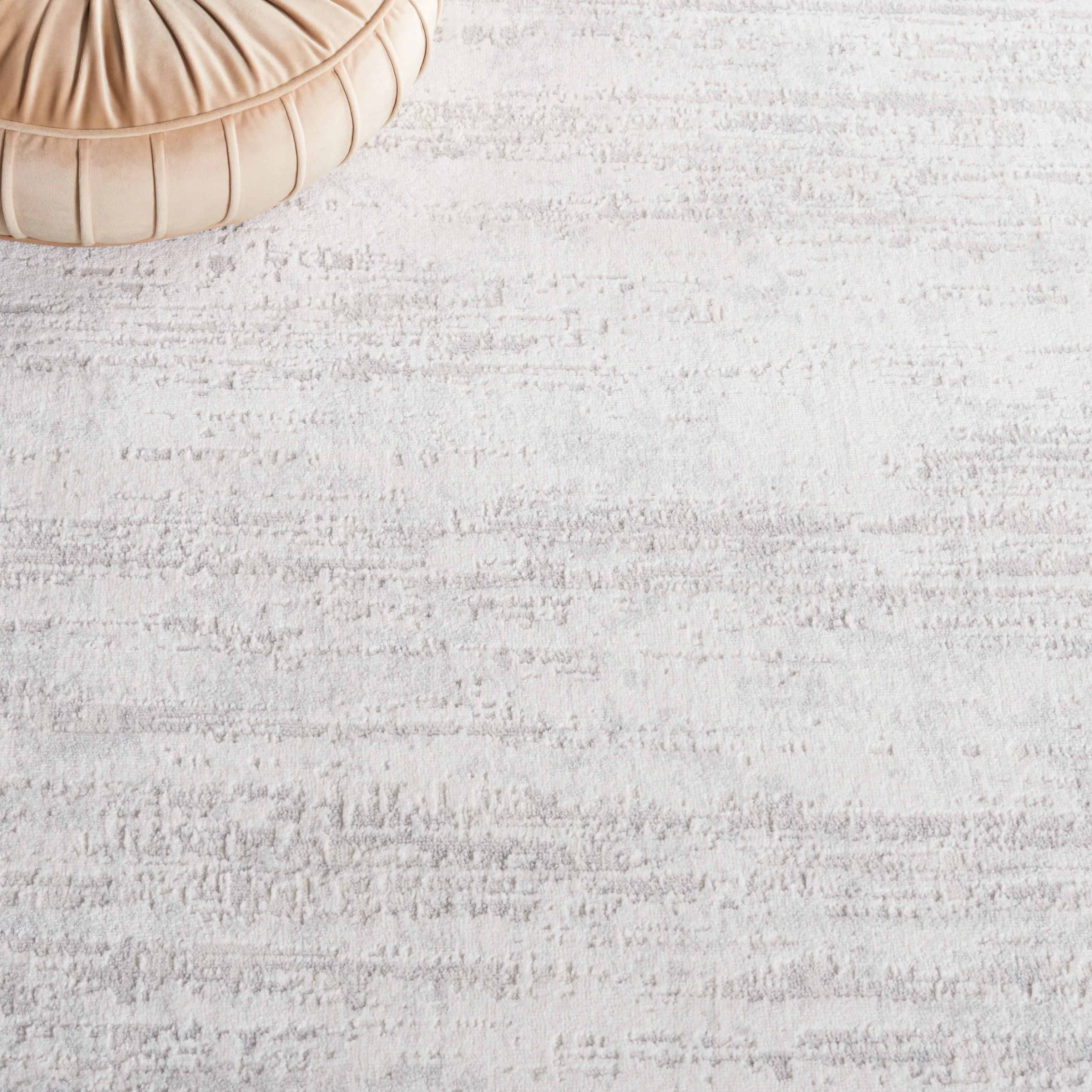 SAFAVIEH Hanna Leisha Contemporary Rug