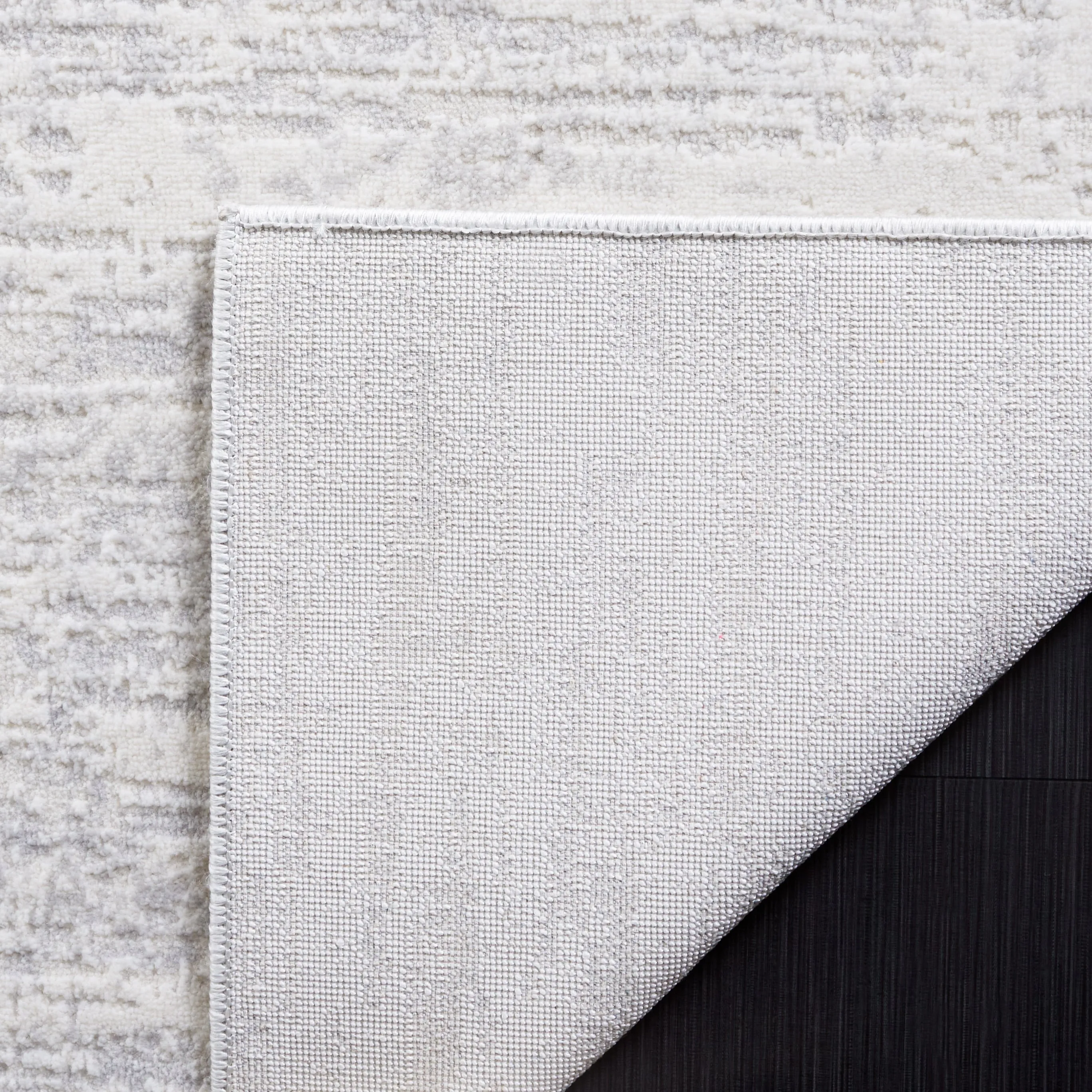 SAFAVIEH Hanna Leisha Contemporary Rug